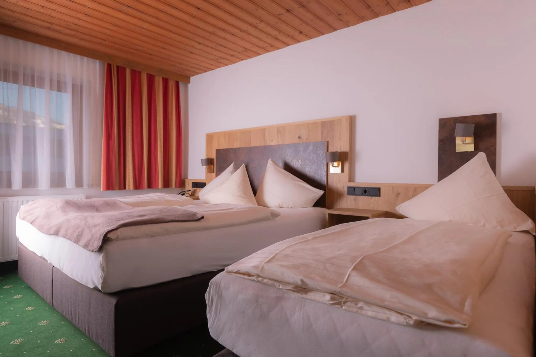 Staff, Bed in Hotel Eckartauerhof