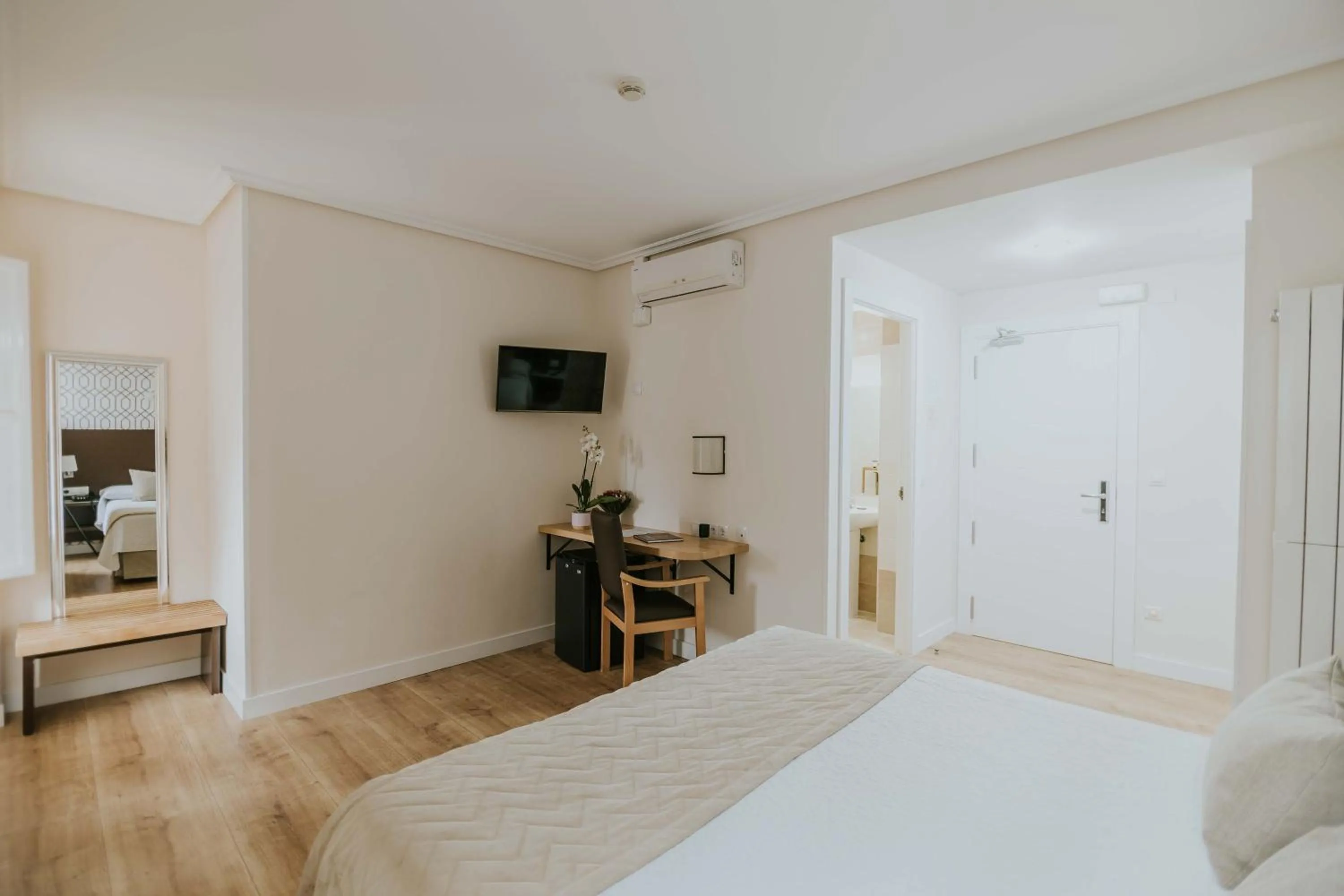 Photo of the whole room, Bed in Hotel Arrope