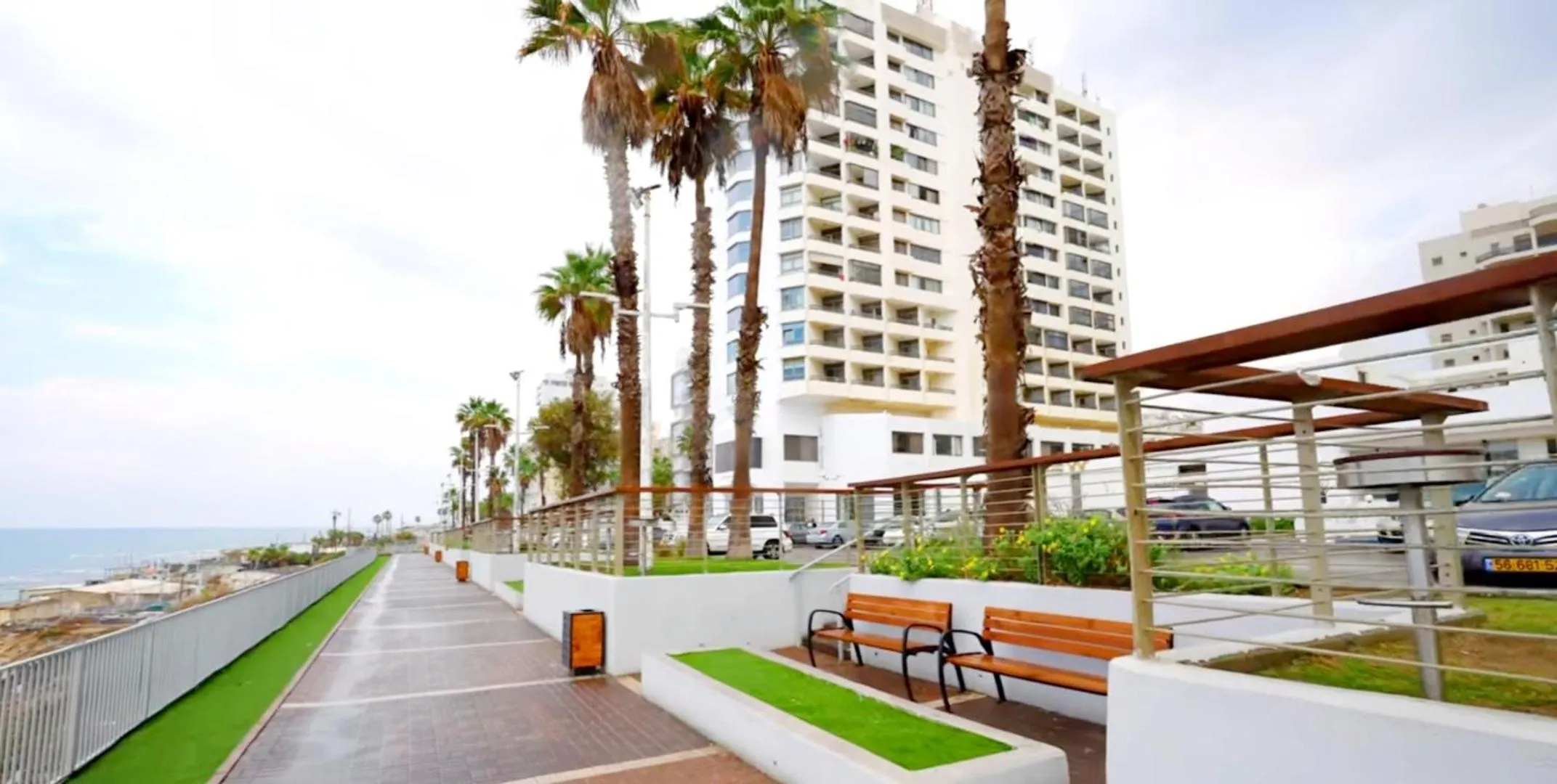 Property building in 612 apartment on the beach