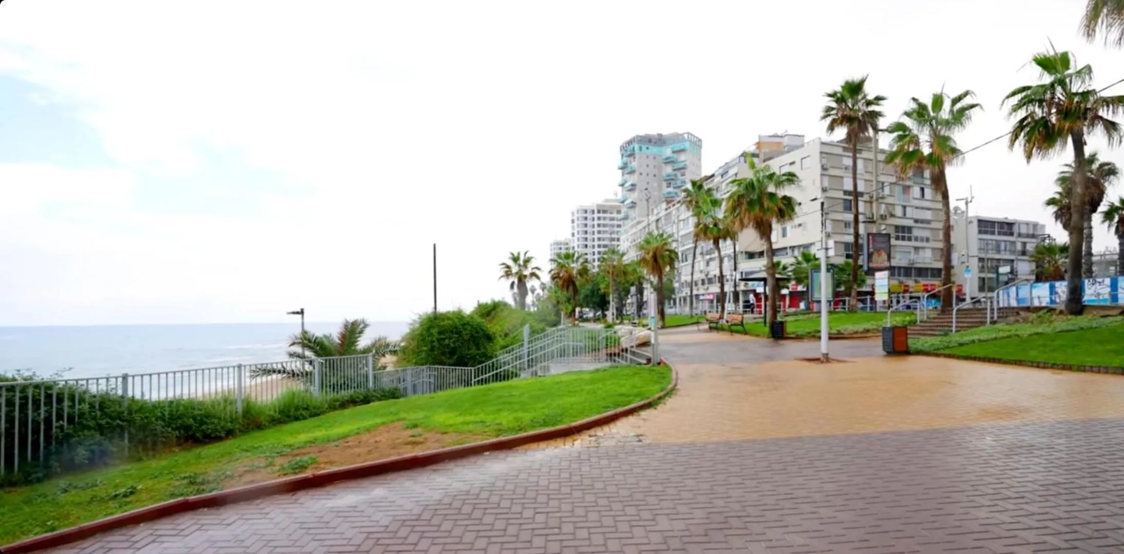 Neighbourhood in 612 apartment on the beach