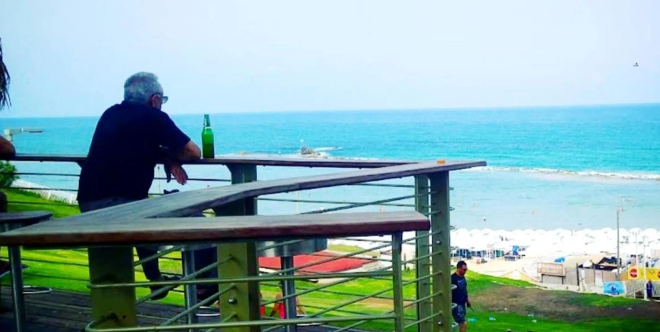 People in 612 apartment on the beach