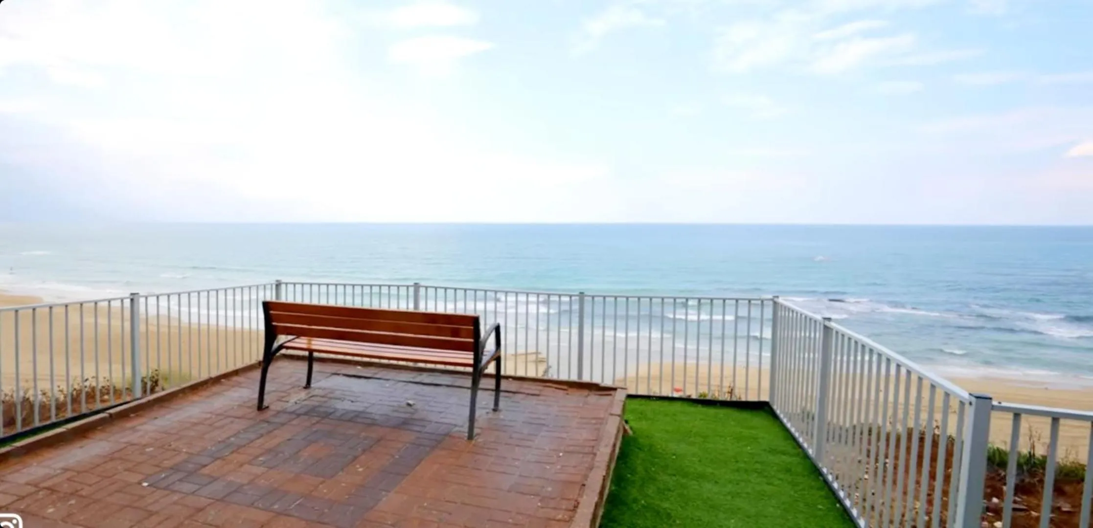 Sea view in 612 apartment on the beach