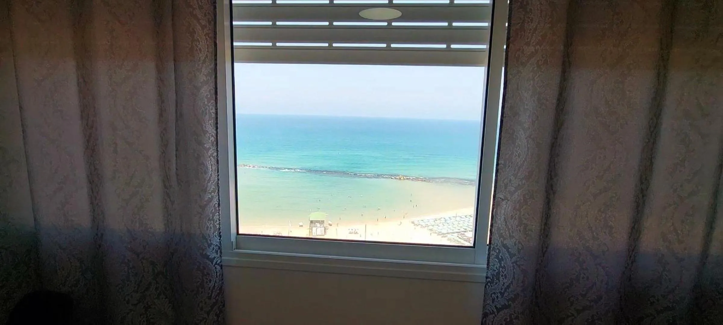 Sea view in 612 apartment on the beach