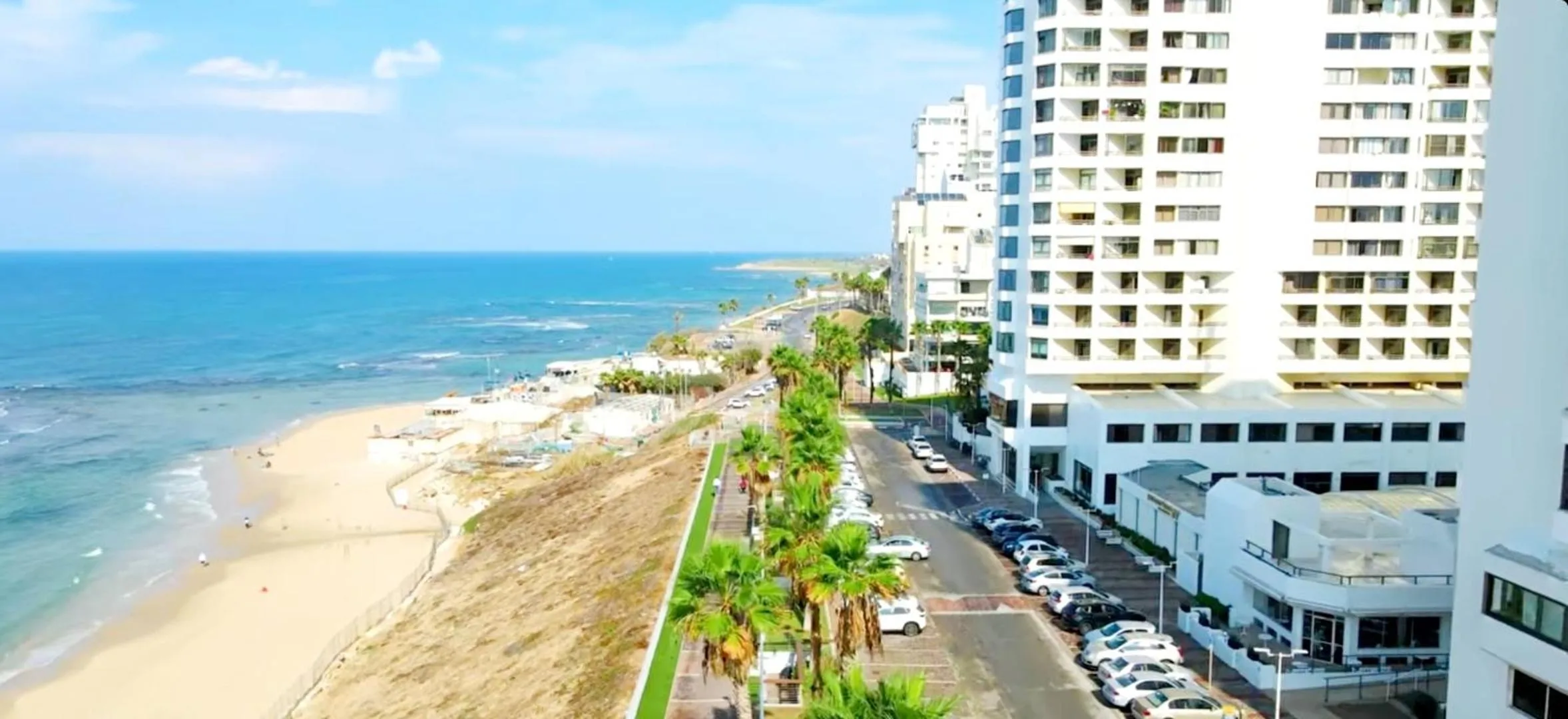 Sea view in 612 apartment on the beach