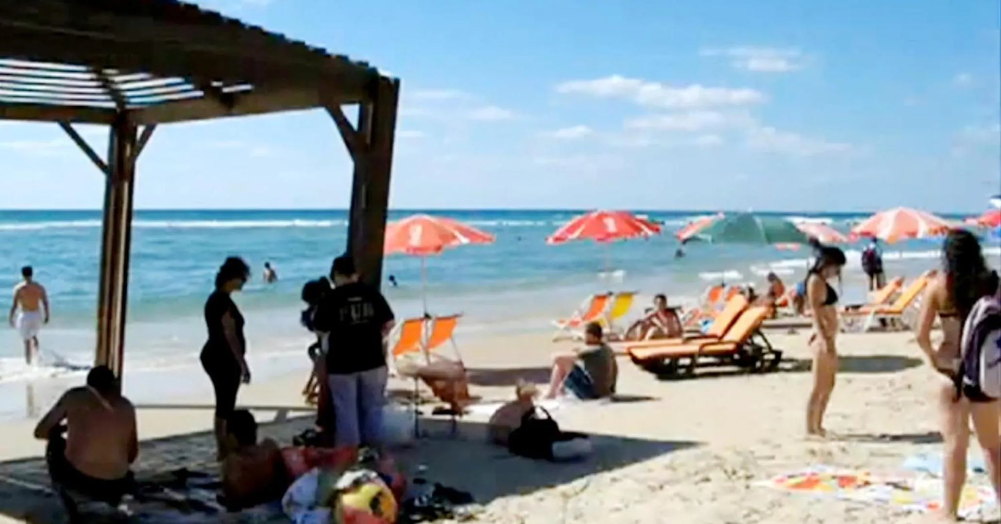 People in 612 apartment on the beach