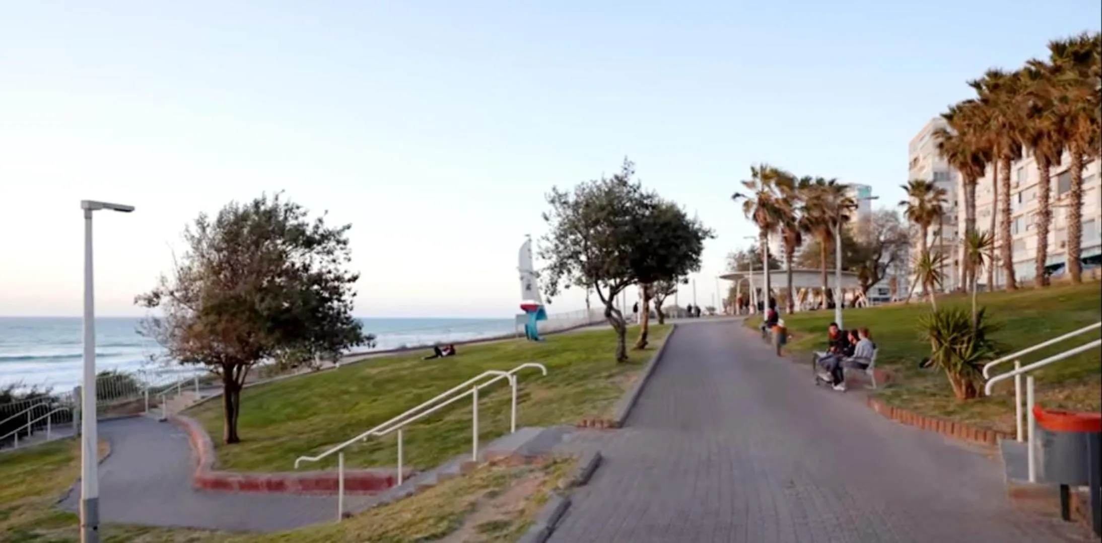 Neighbourhood in 612 apartment on the beach