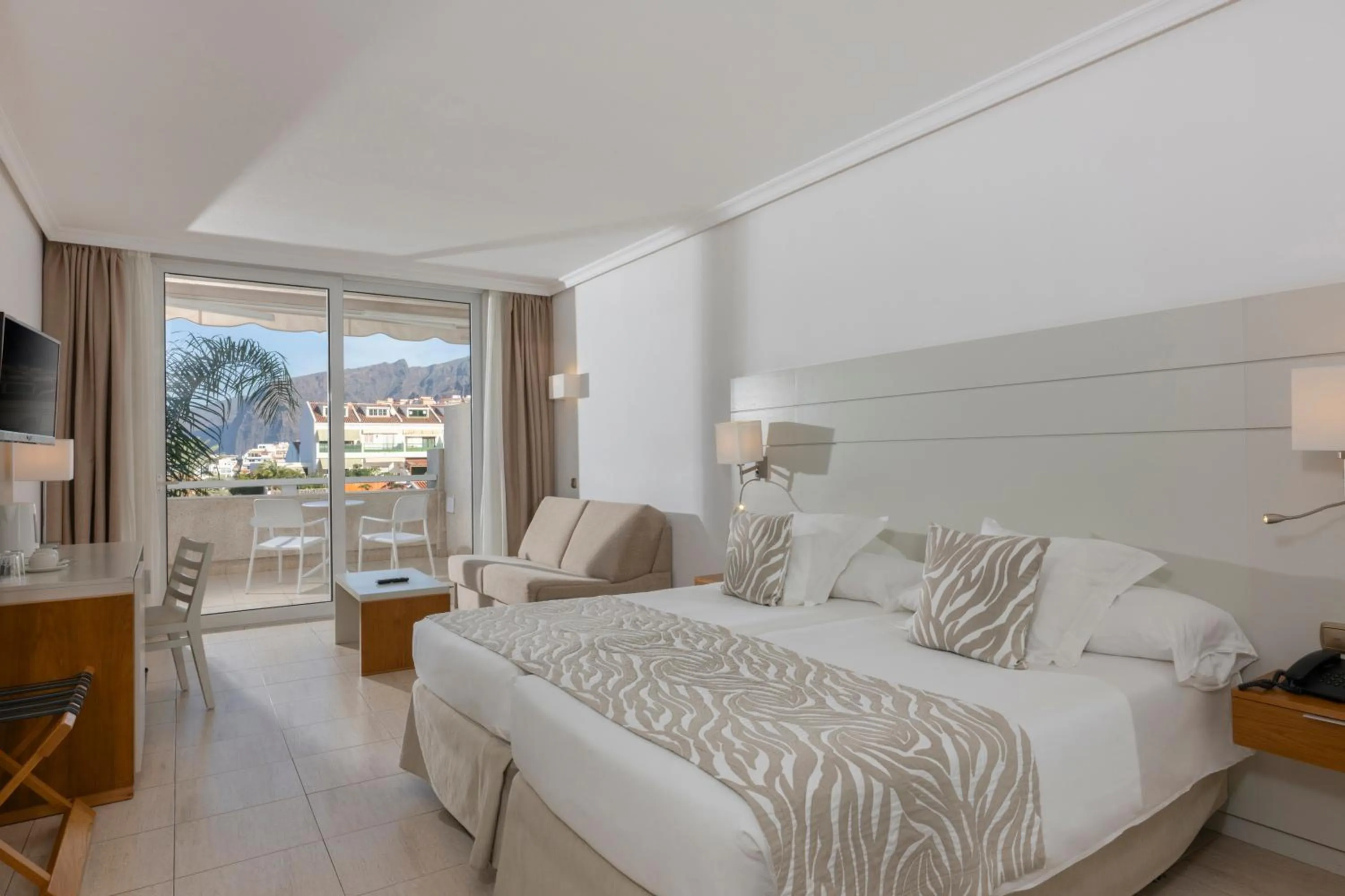 Bed in Landmar Playa La Arena