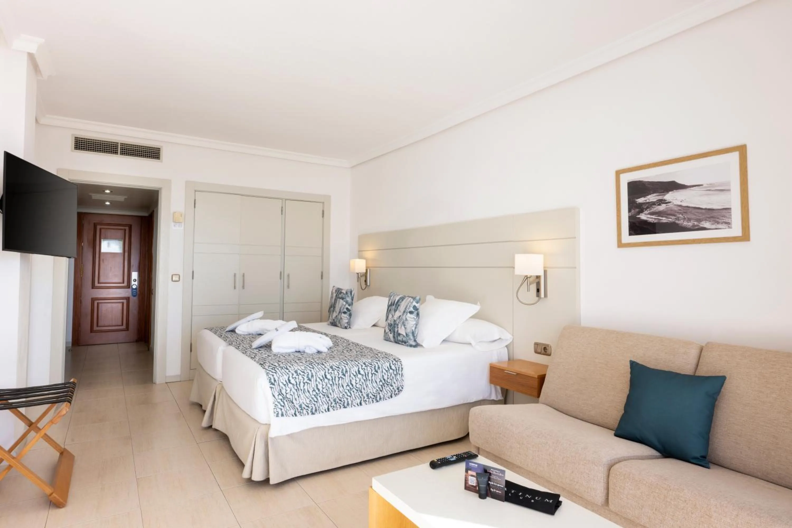 Bed in Landmar Playa La Arena