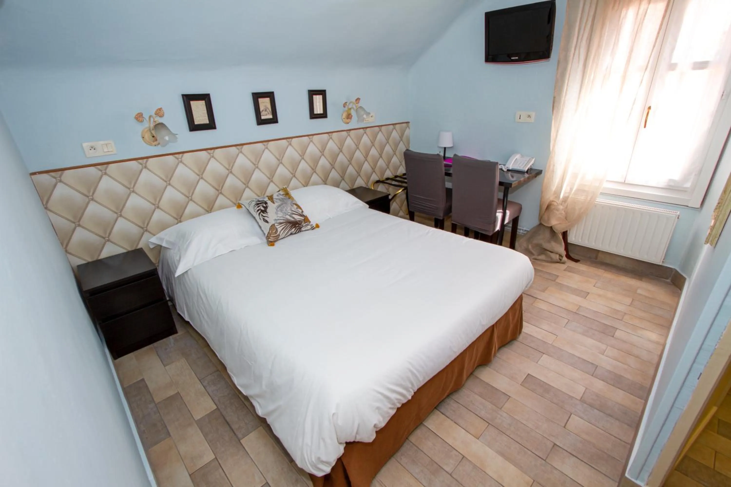 Bed in Hotel Chalet De L'isere