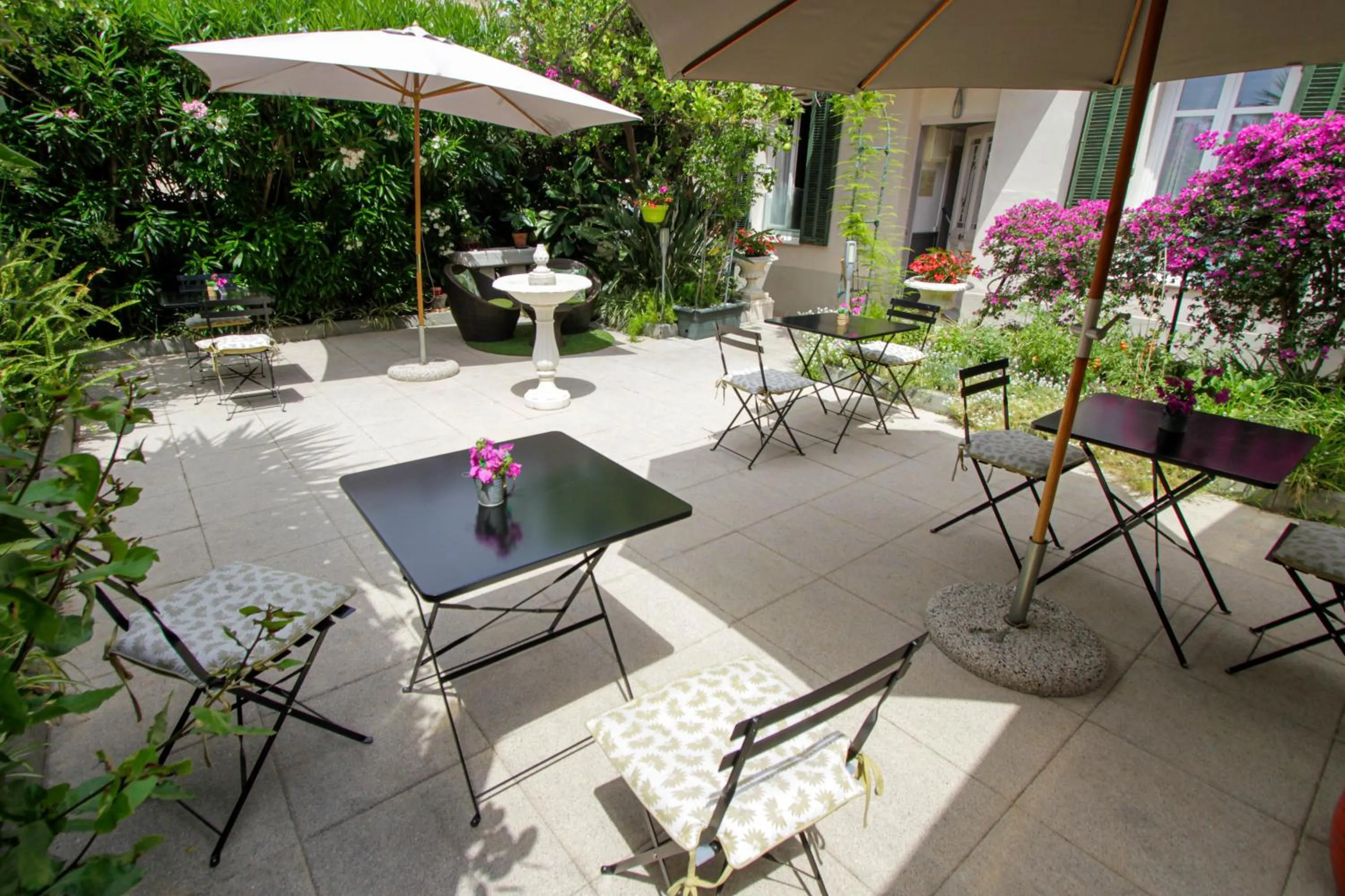 Patio in Hotel Chalet De L'isere