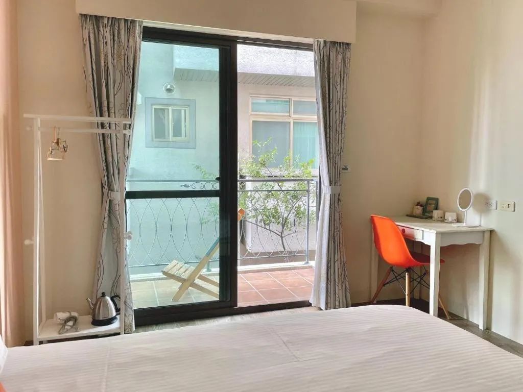 Standard Double Room in Rainbow Field House