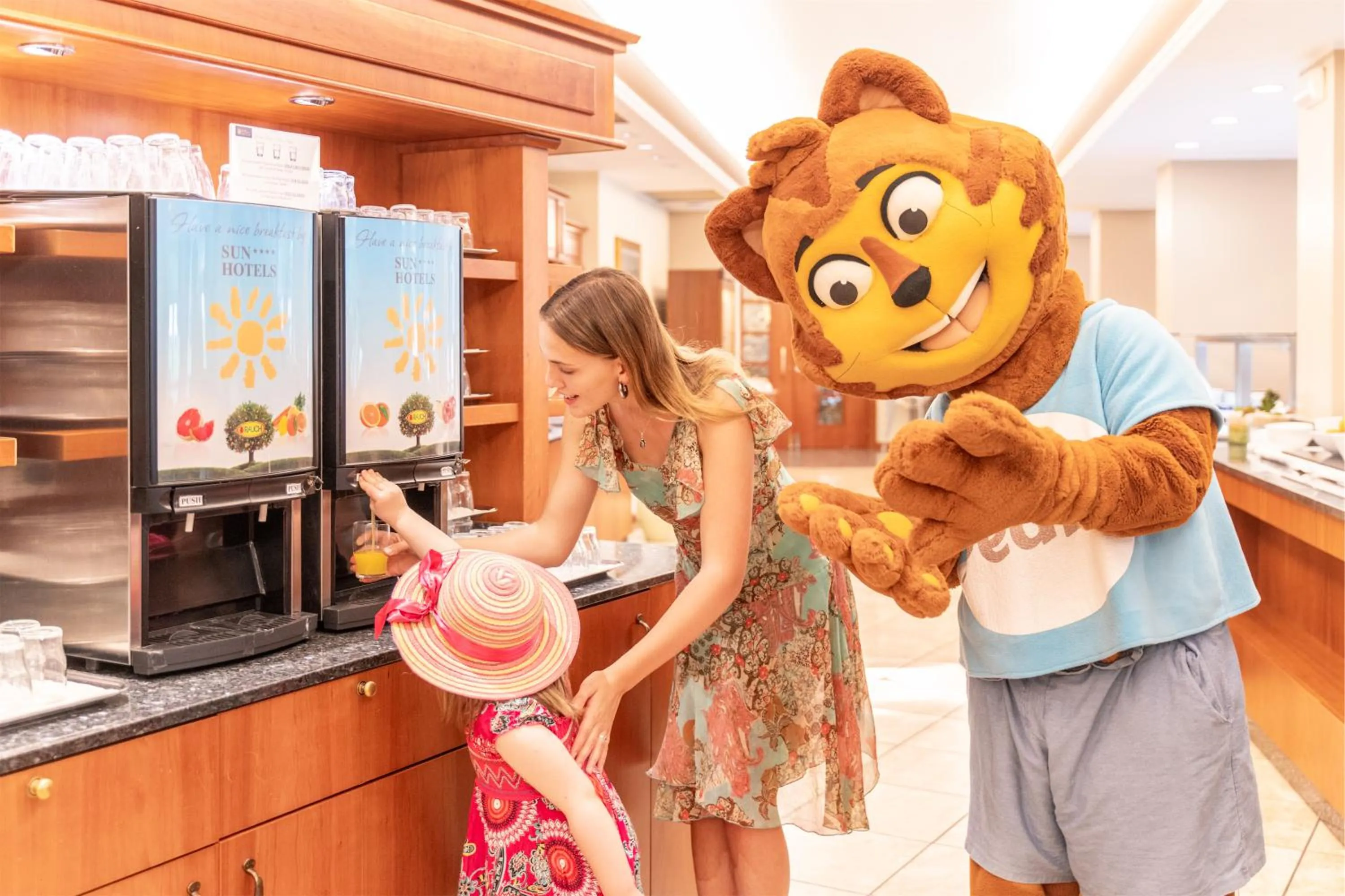 Restaurant/places to eat in Majestic Palace