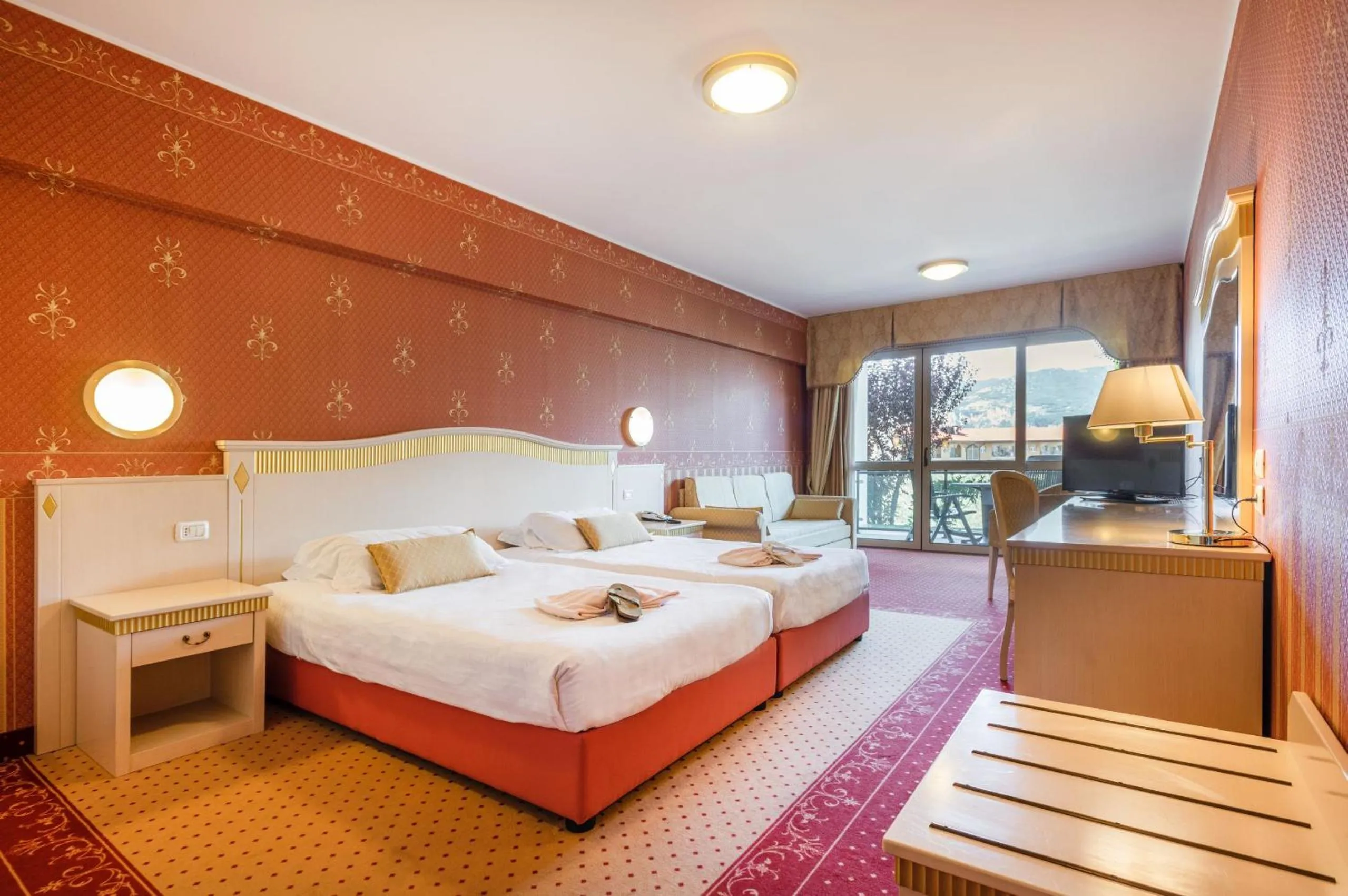 Bedroom, Bed in Majestic Palace