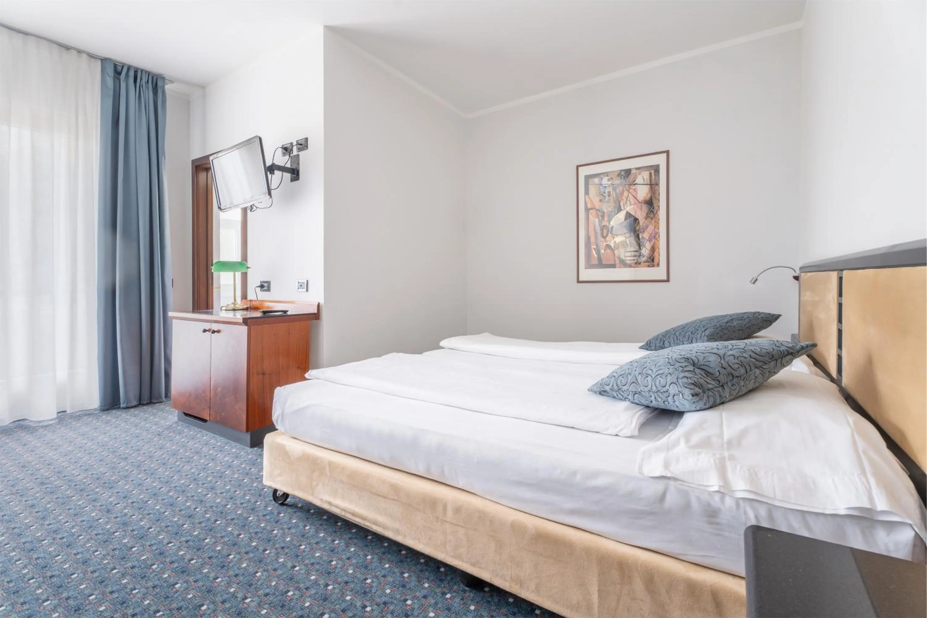 Bedroom, Bed in Majestic Palace