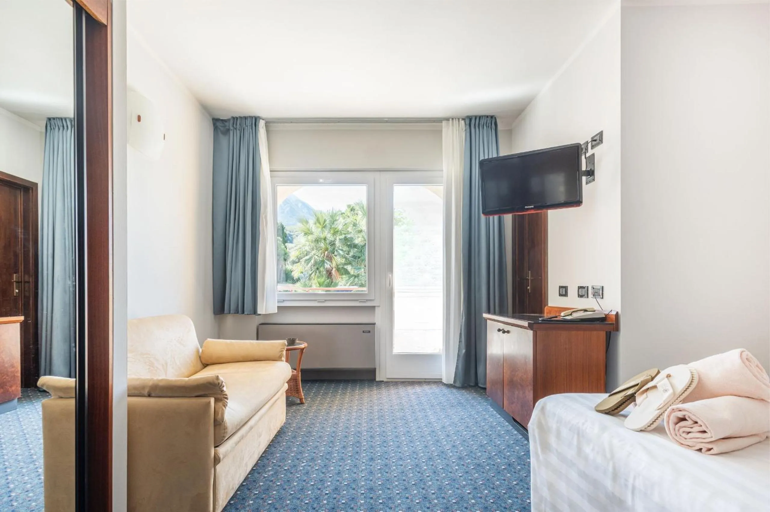 Bedroom, Bed in Majestic Palace