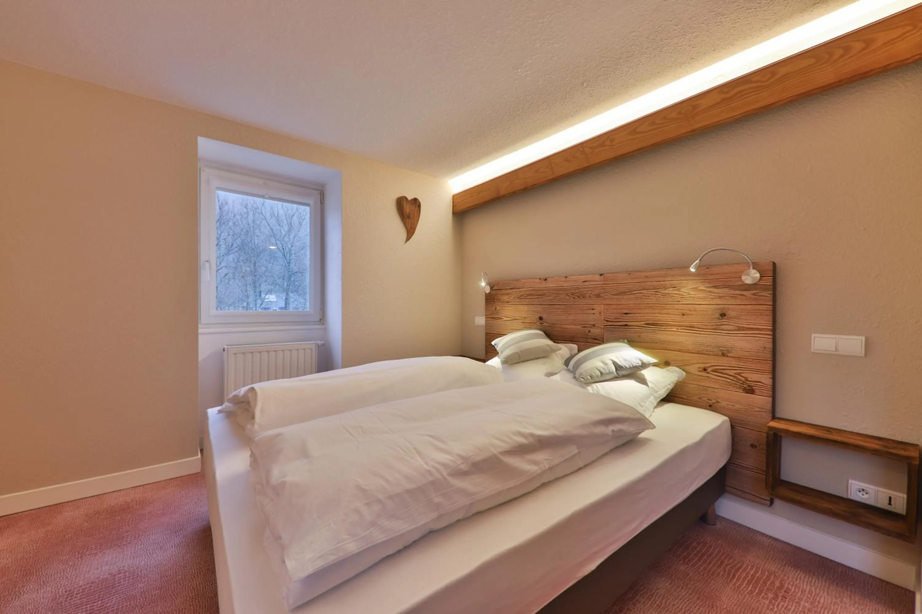 Bedroom, Bed in Hôtel Restaurant Valneige