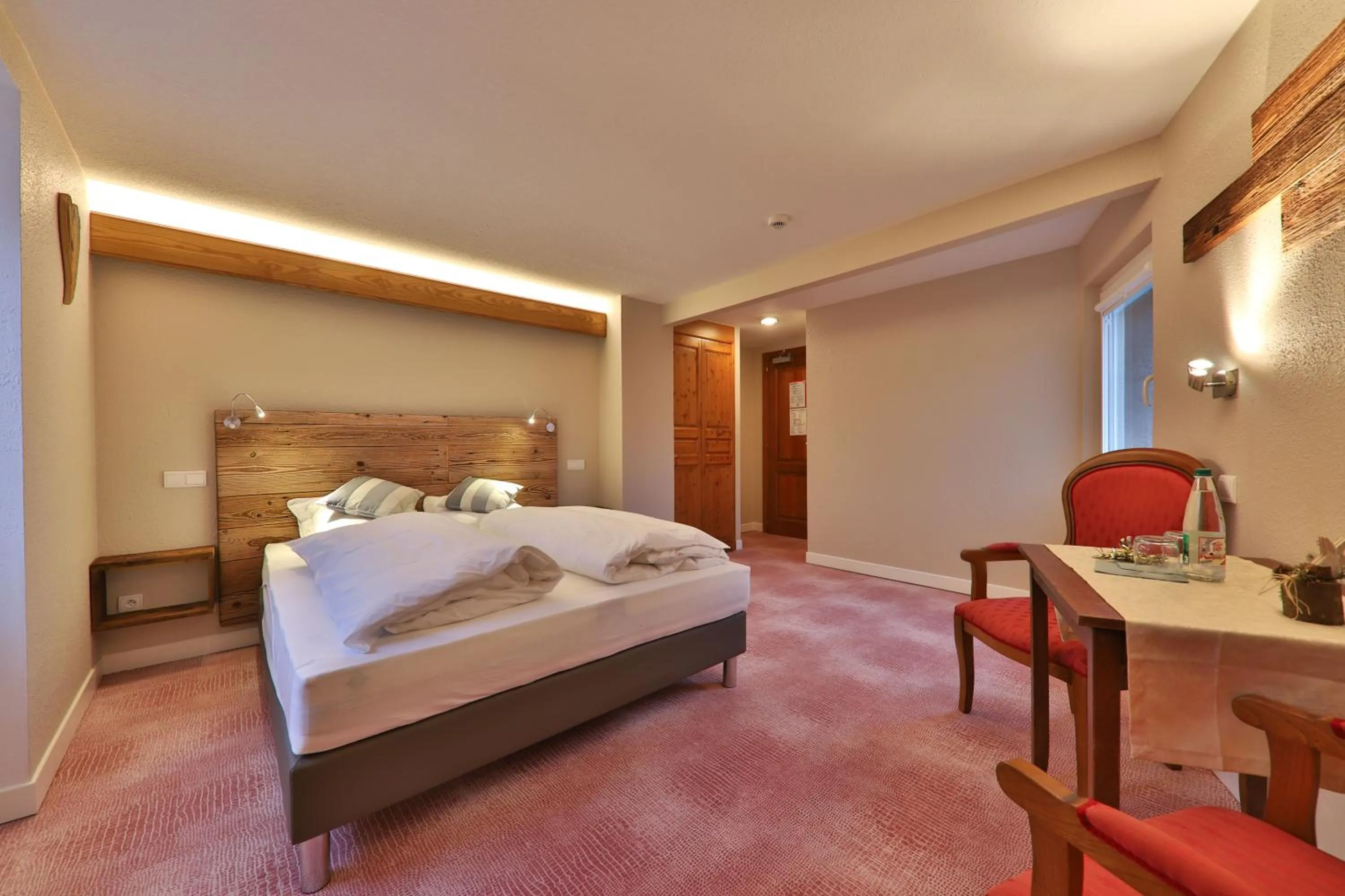 Bedroom, Bed in Hôtel Restaurant Valneige