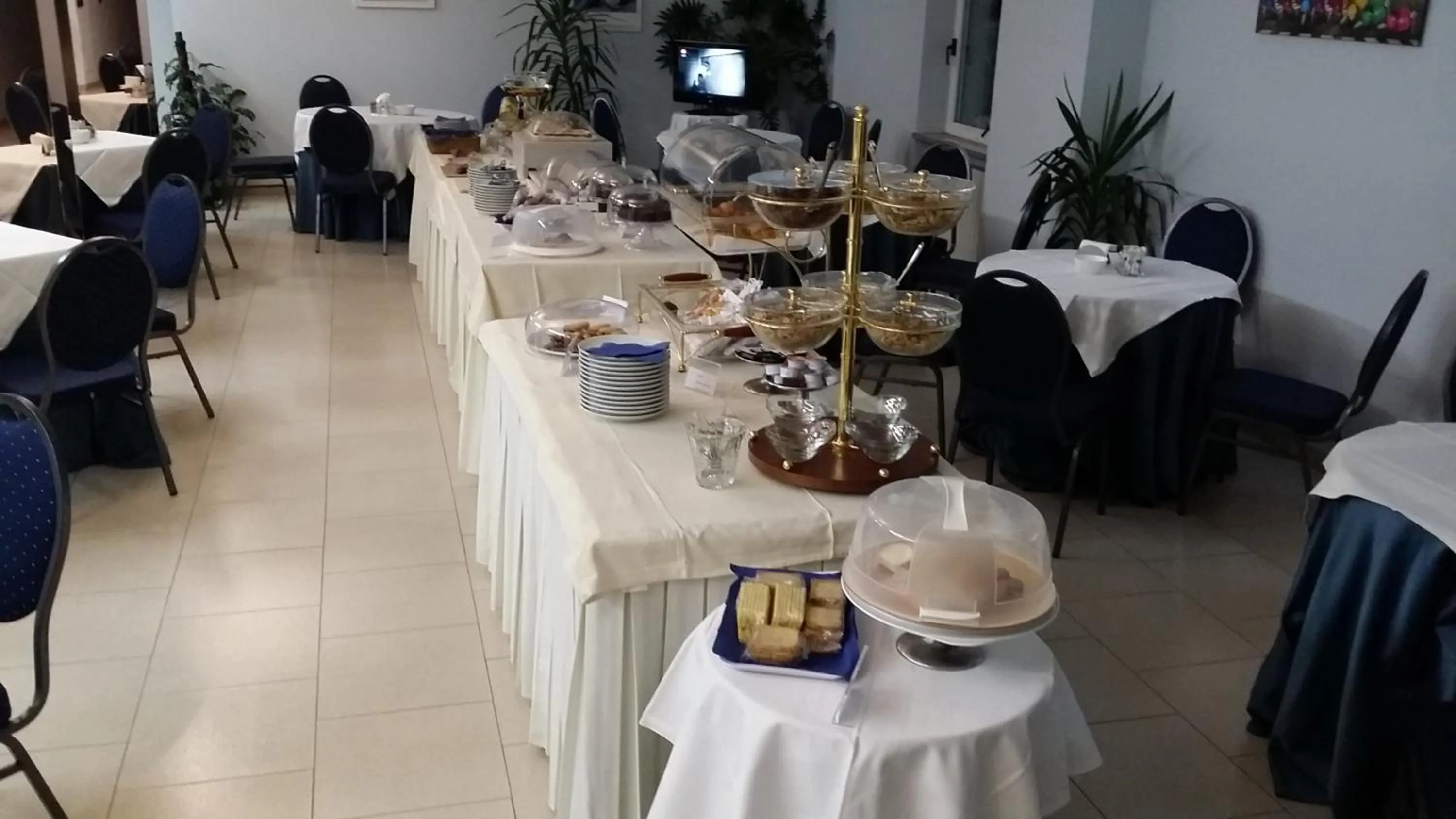 Food and drinks in Flying Hotel