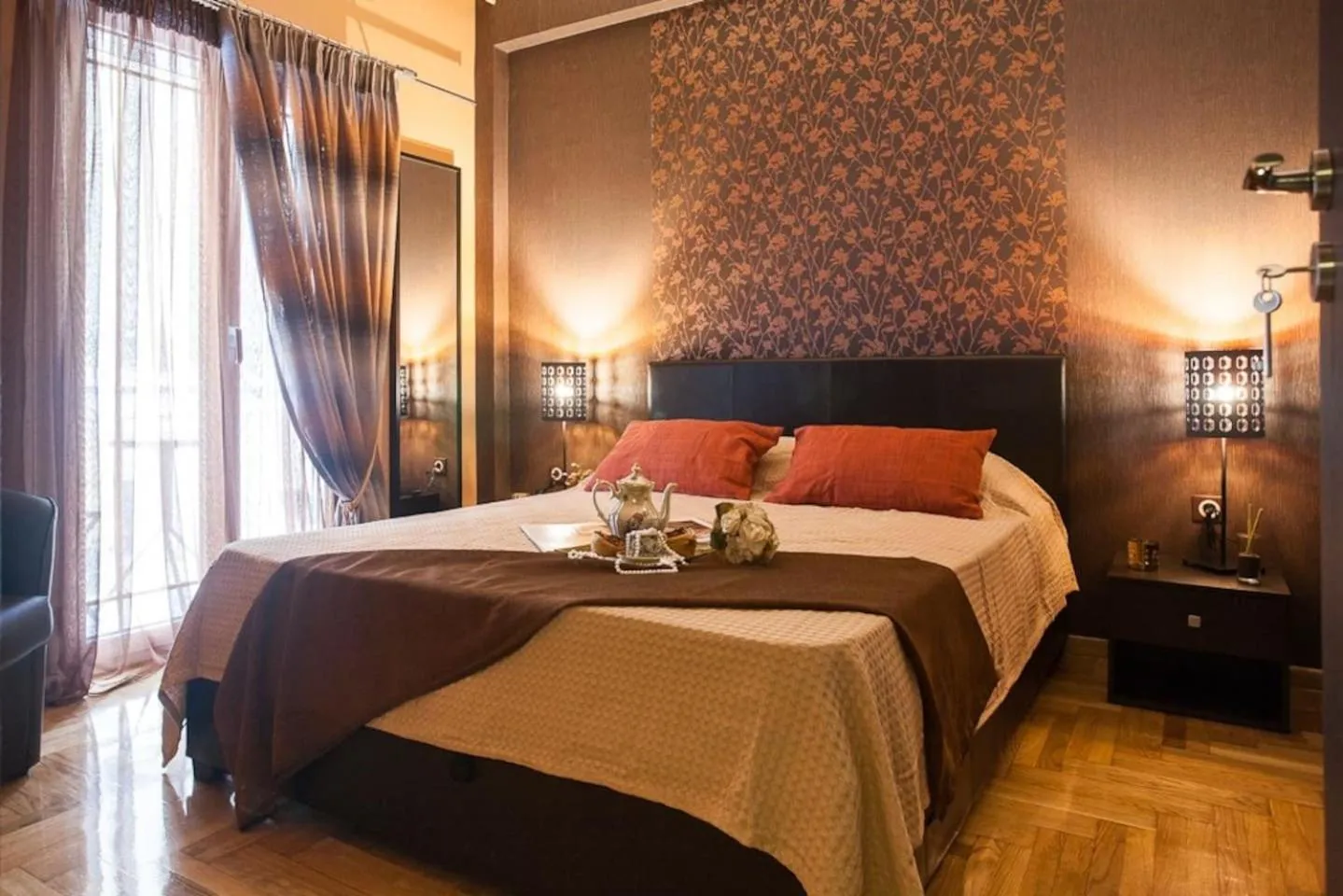 Two-Bedroom Apartment in Elegant and Safe Gold and Blue Apartment walk to Acropolis