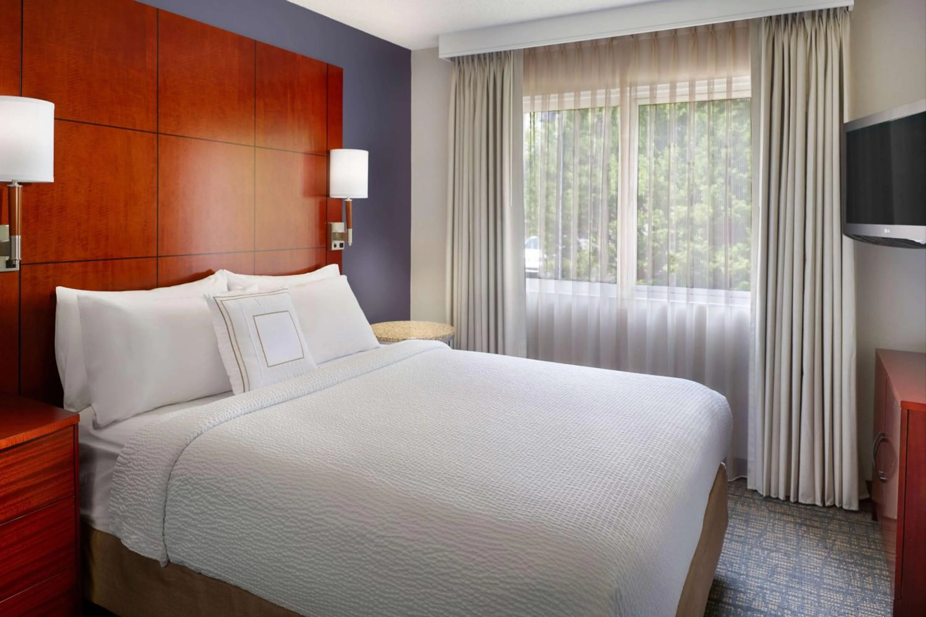 Photo of the whole room, Bed in Sonesta ES Suites Atlanta Alpharetta Windward