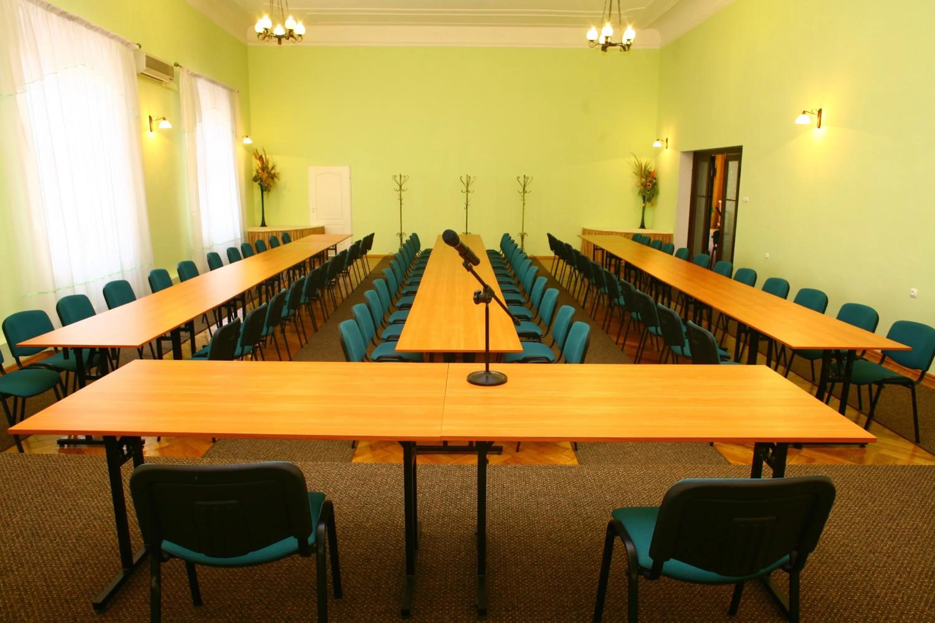 Business facilities in Europa