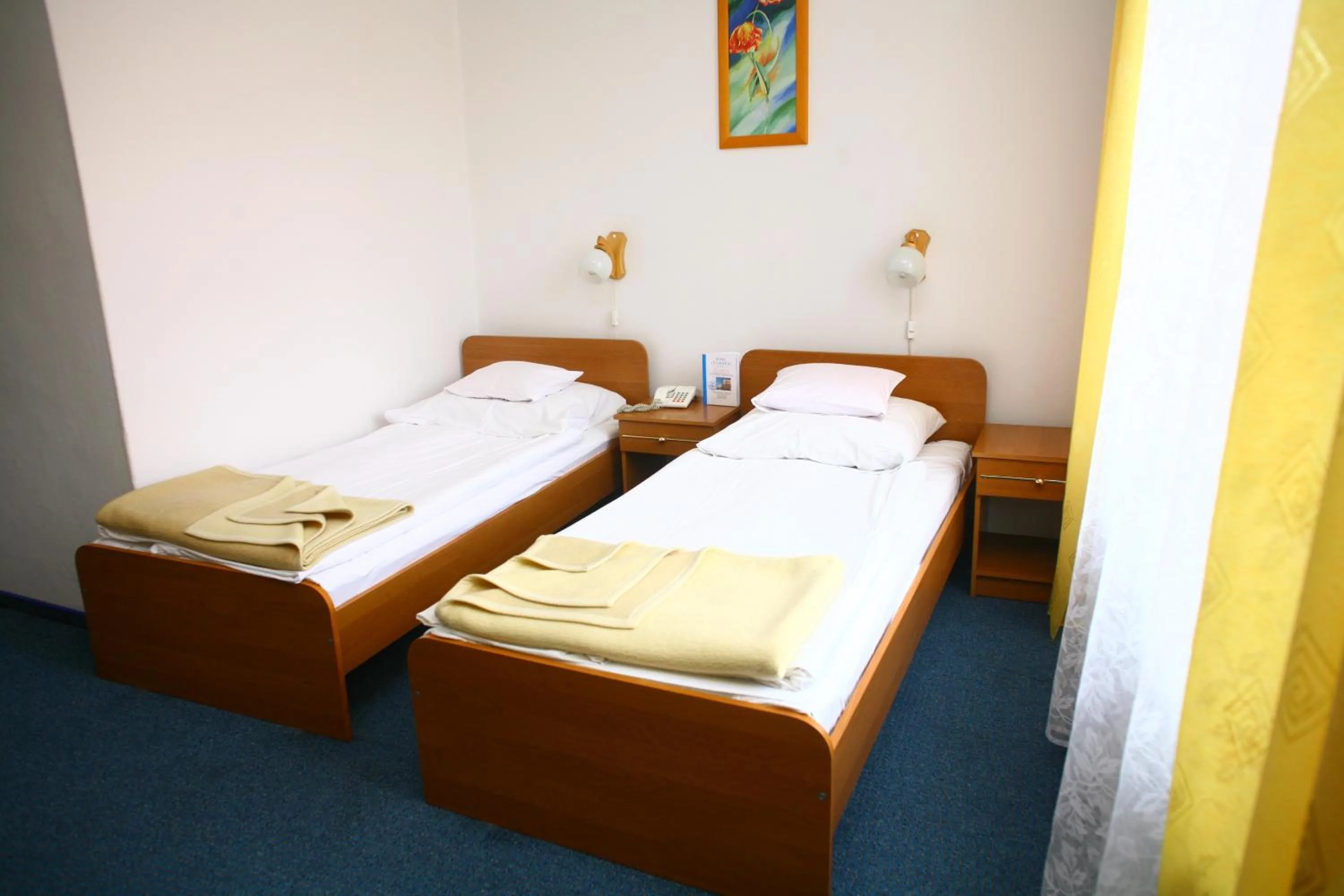 Photo of the whole room, Bed in Europa