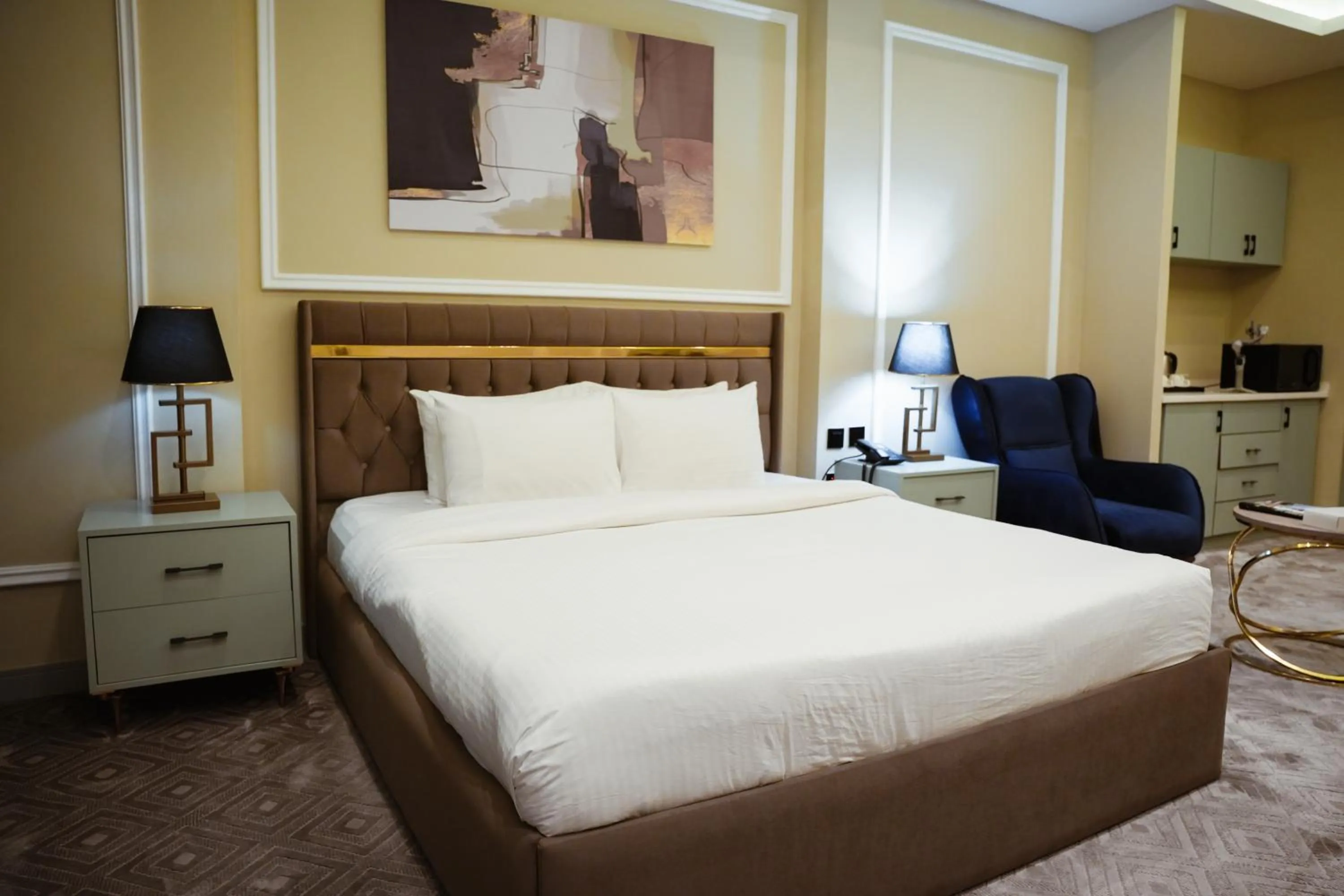 Bed in Al Mansour Plaza Hotel