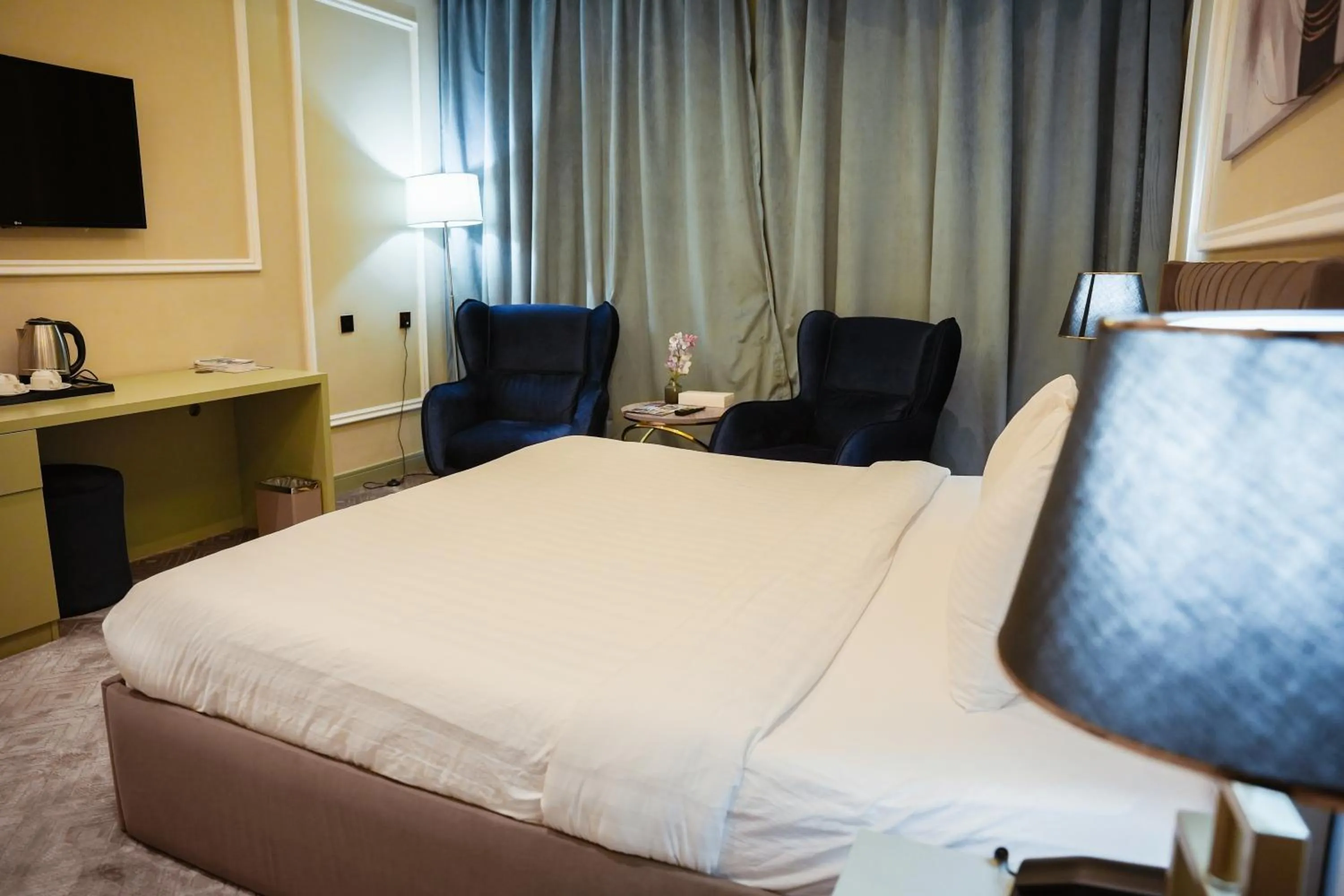 Bed in Al Mansour Plaza Hotel