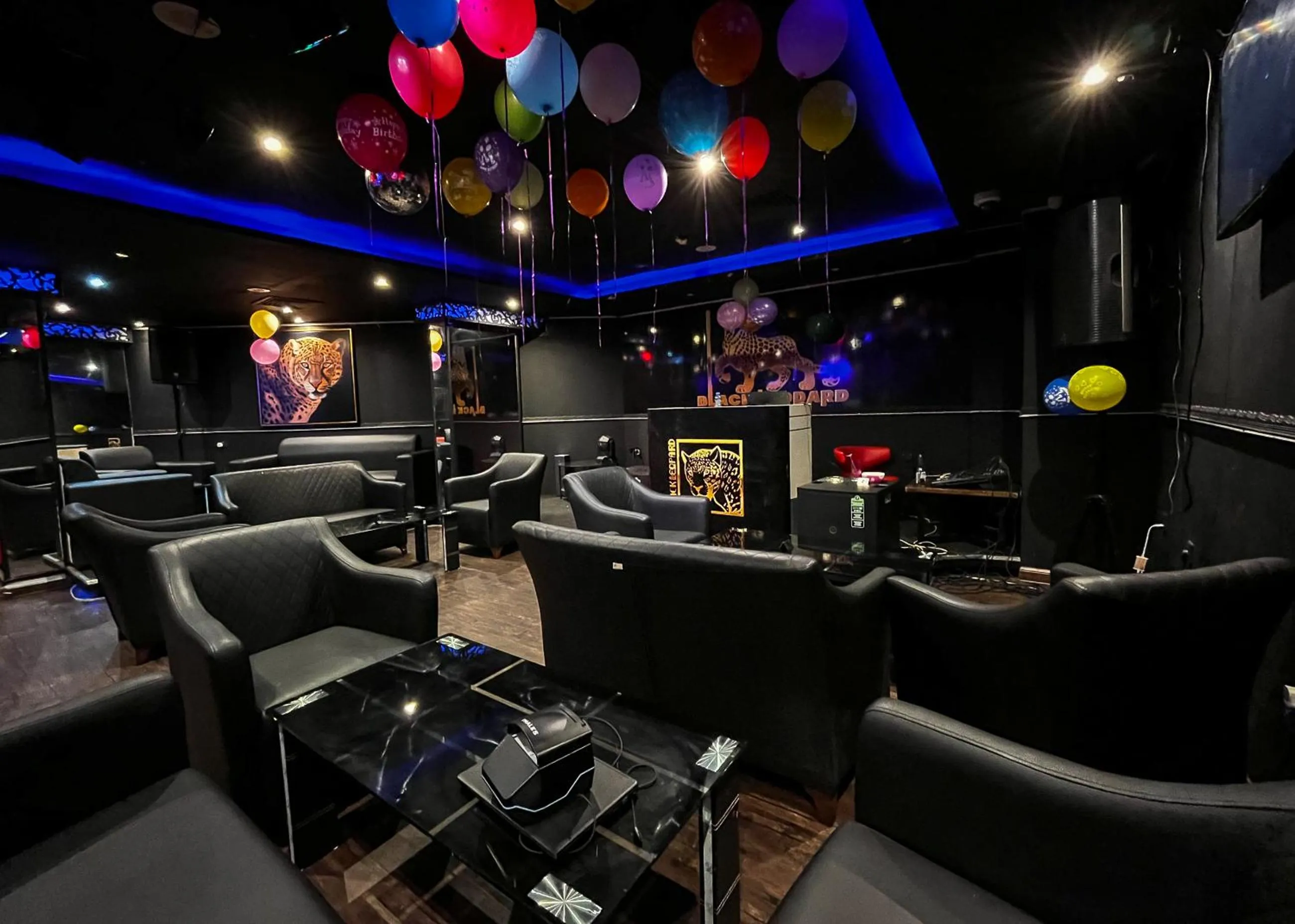 Restaurant/places to eat in Al Mansour Plaza Hotel