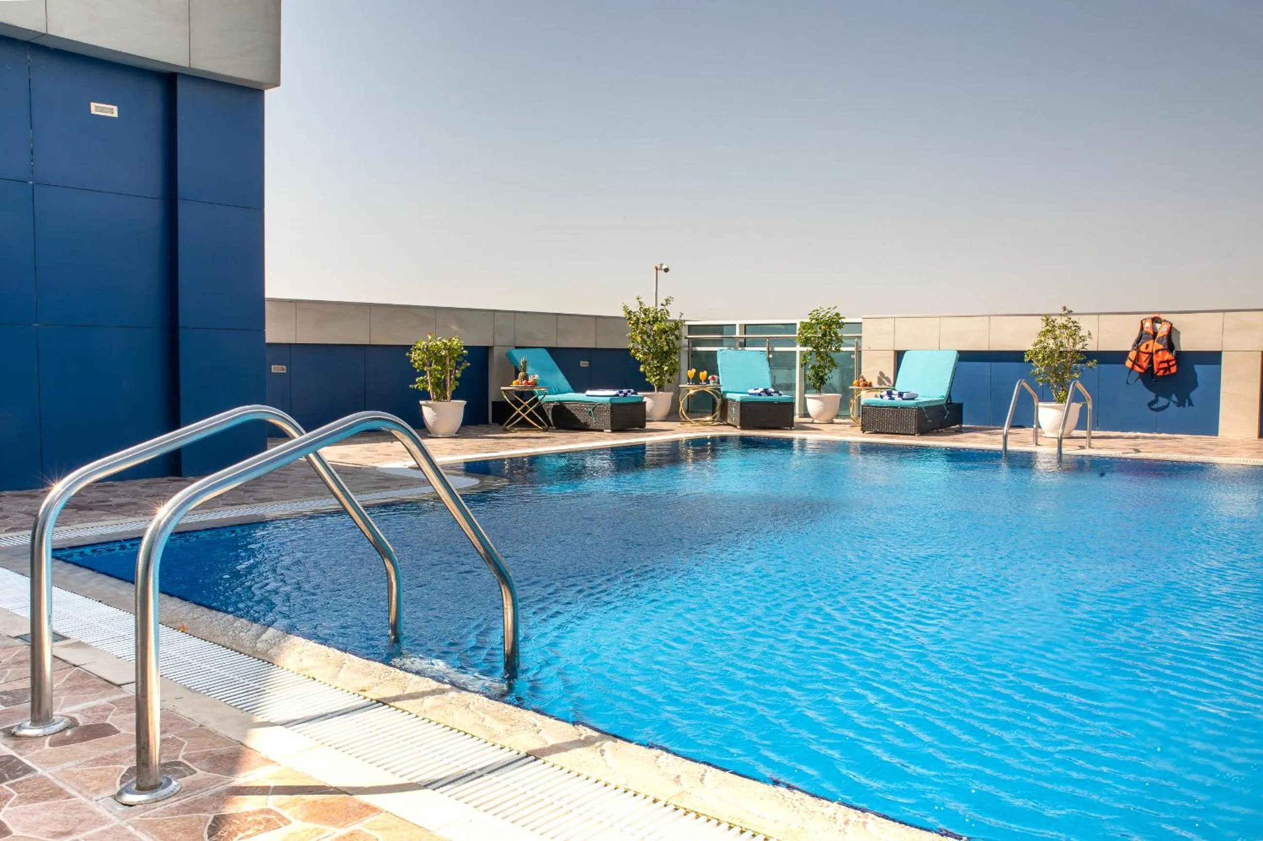 Swimming pool in Al Mansour Plaza Hotel