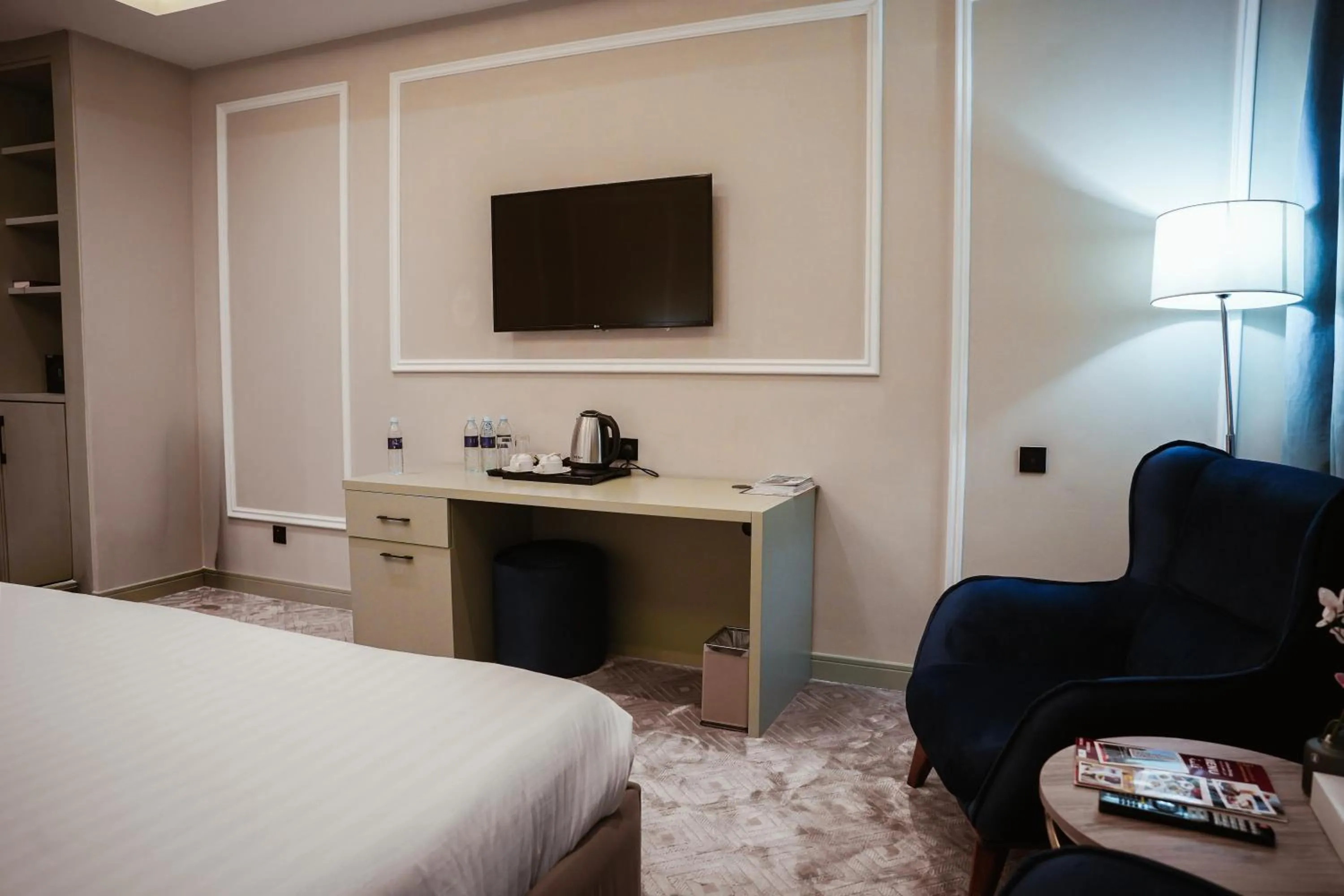 Bed in Al Mansour Plaza Hotel