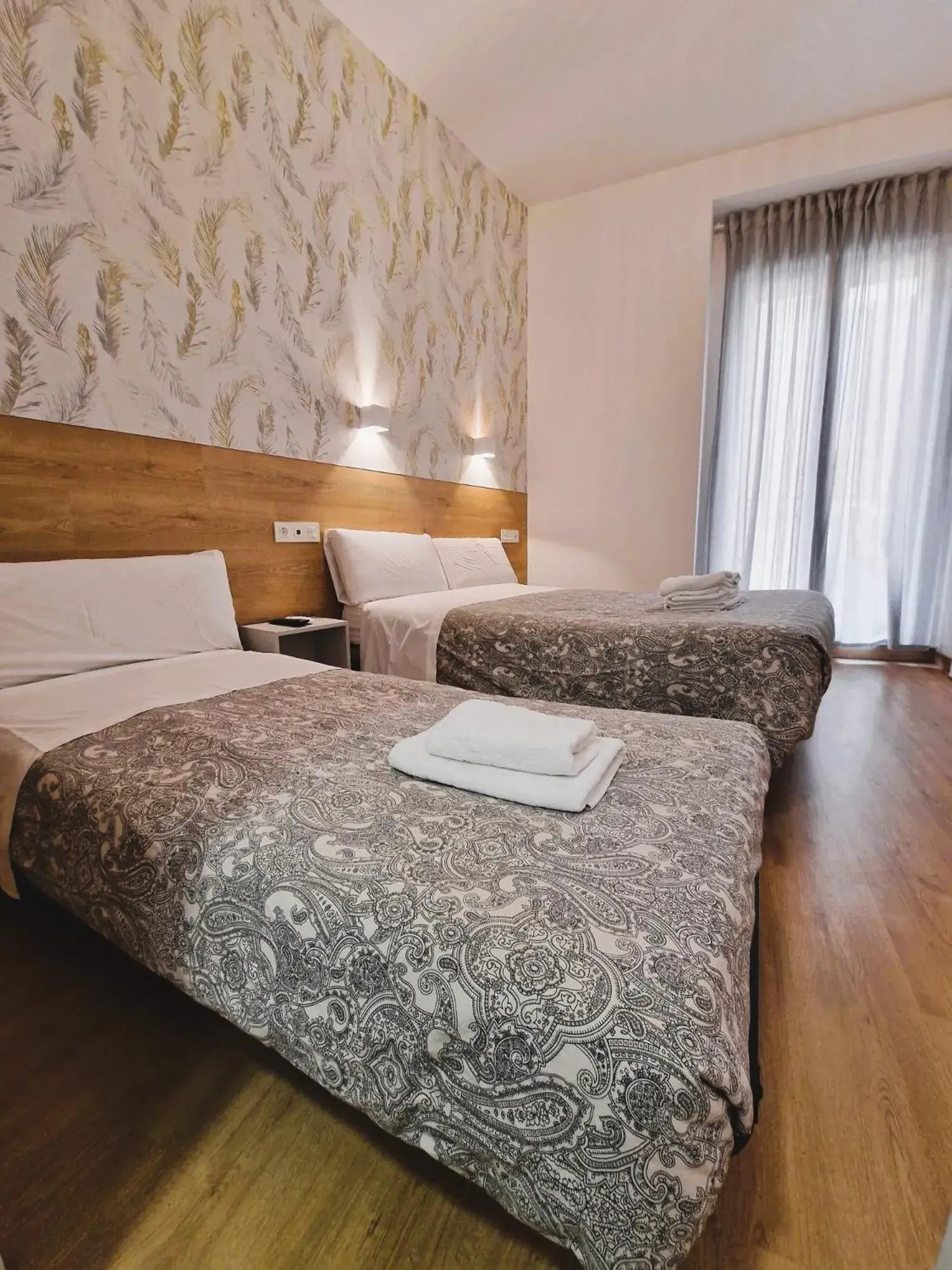 Double Room with Extra Bed in Hostal Comercial Double Room with Extra Bed in Hostal Comercial