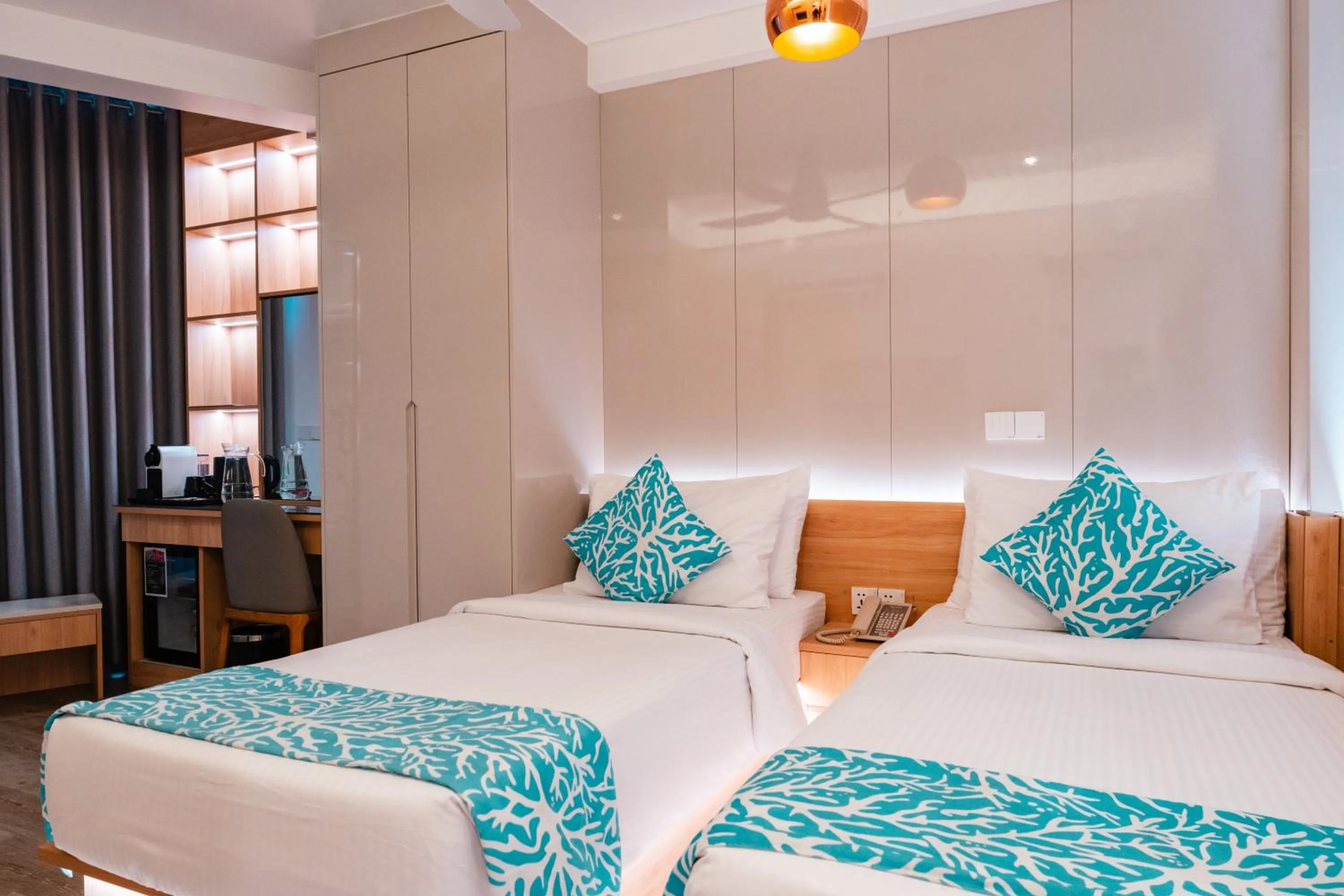 Photo of the whole room, Bed in Hotel Star Shell