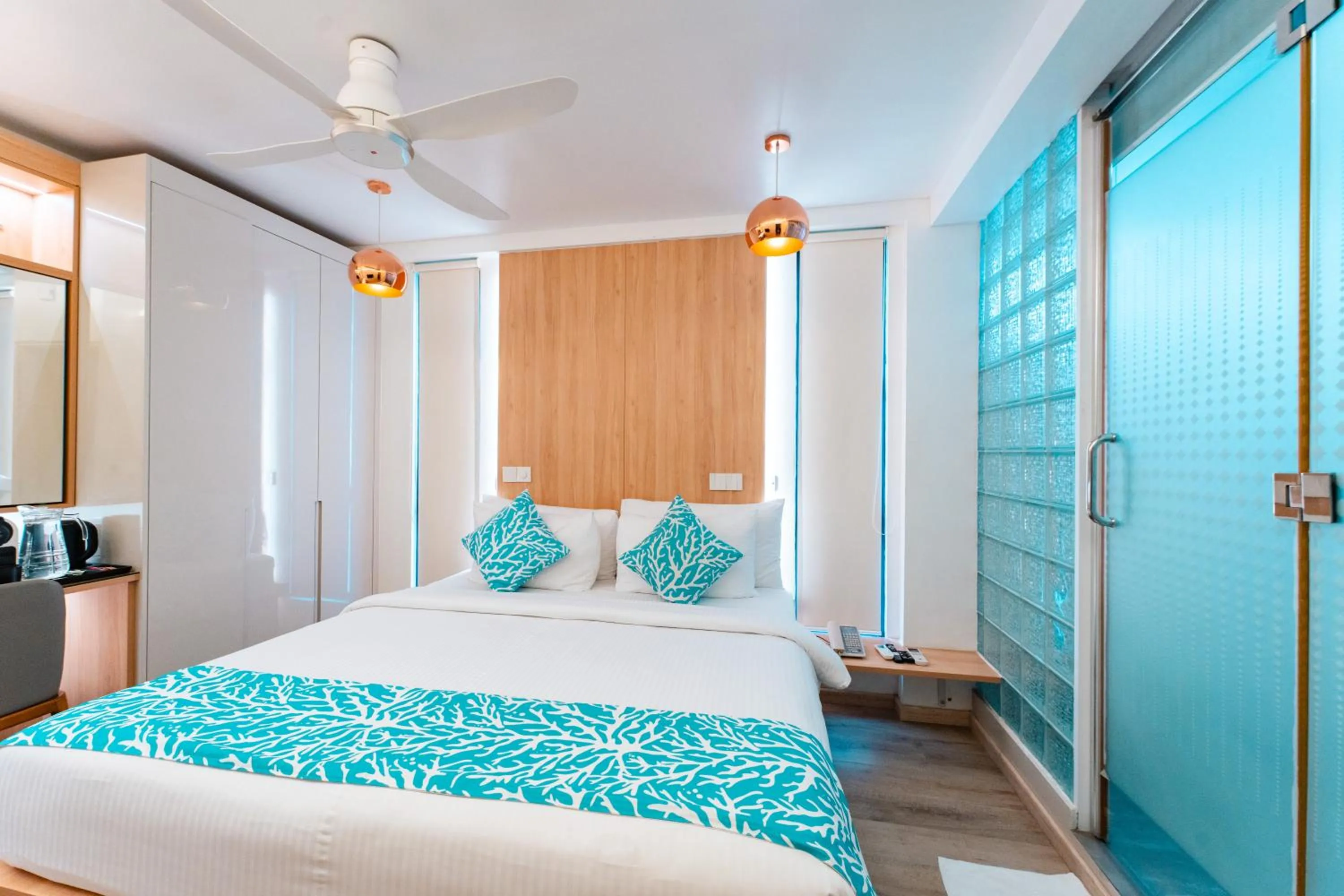 Photo of the whole room, Bed in Hotel Star Shell