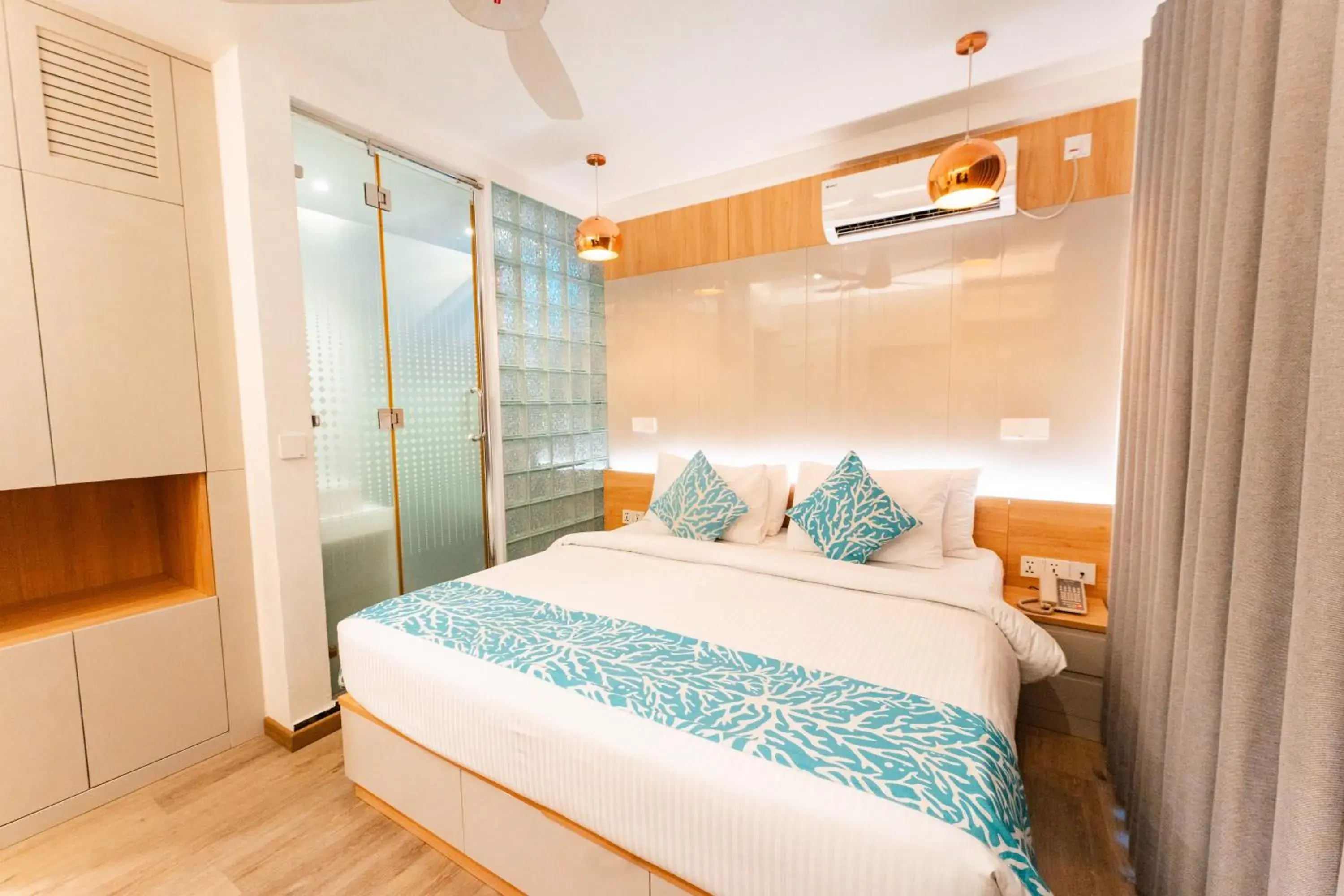 Deluxe King Room in Hotel Star Shell Deluxe King Room in Hotel Star Shell