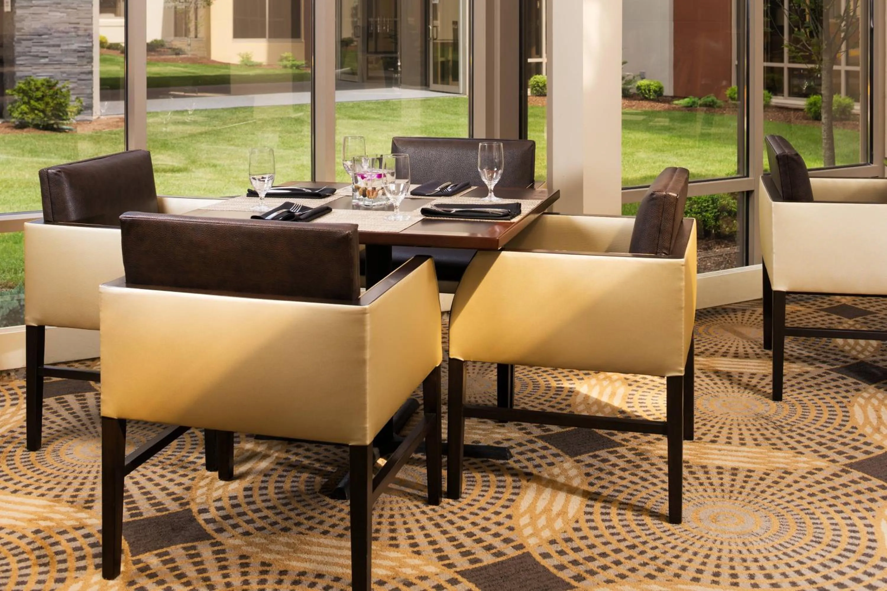 Restaurant/places to eat in Sheraton Hartford South