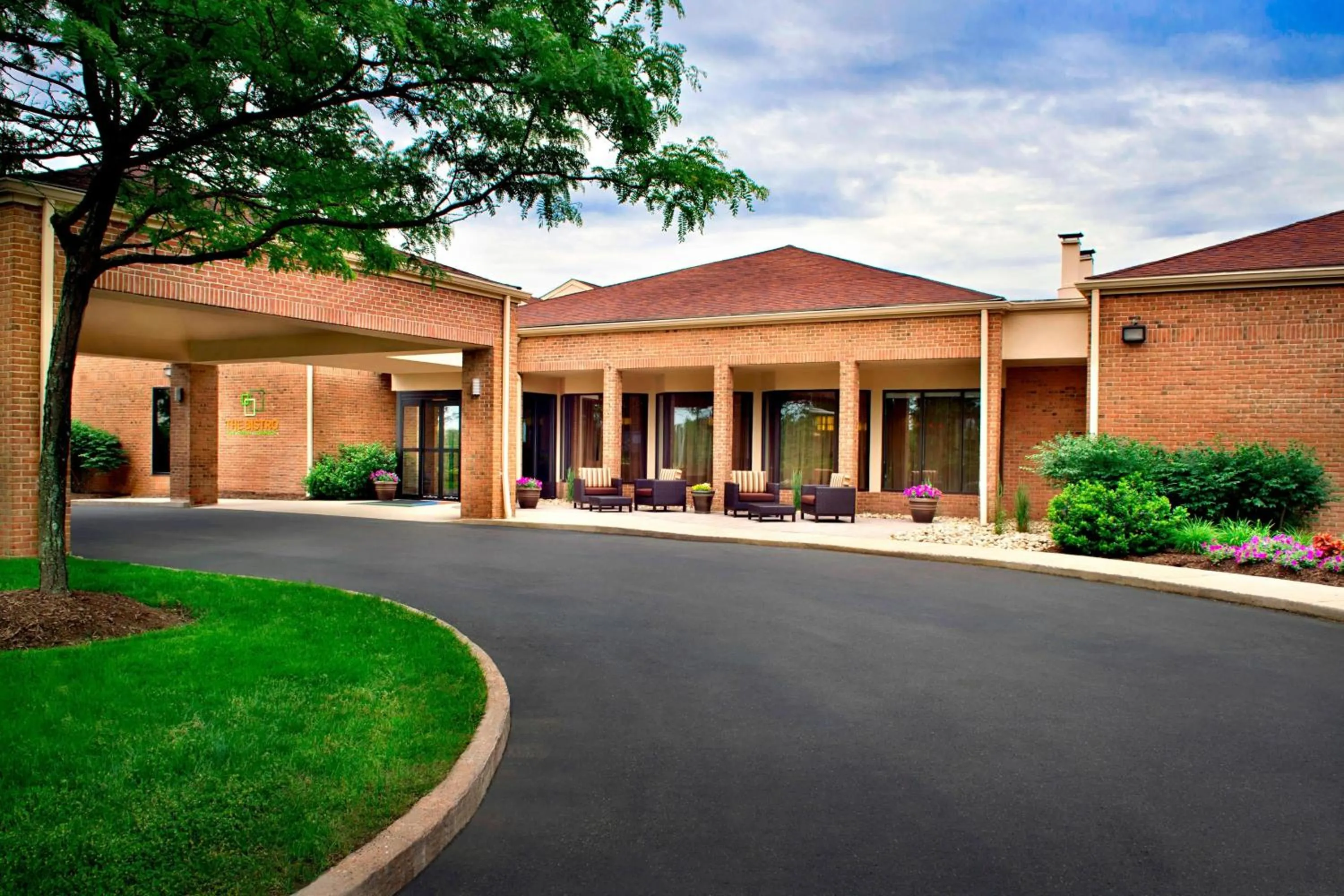 Property building in Courtyard By Marriott Hartford Windsor Airport