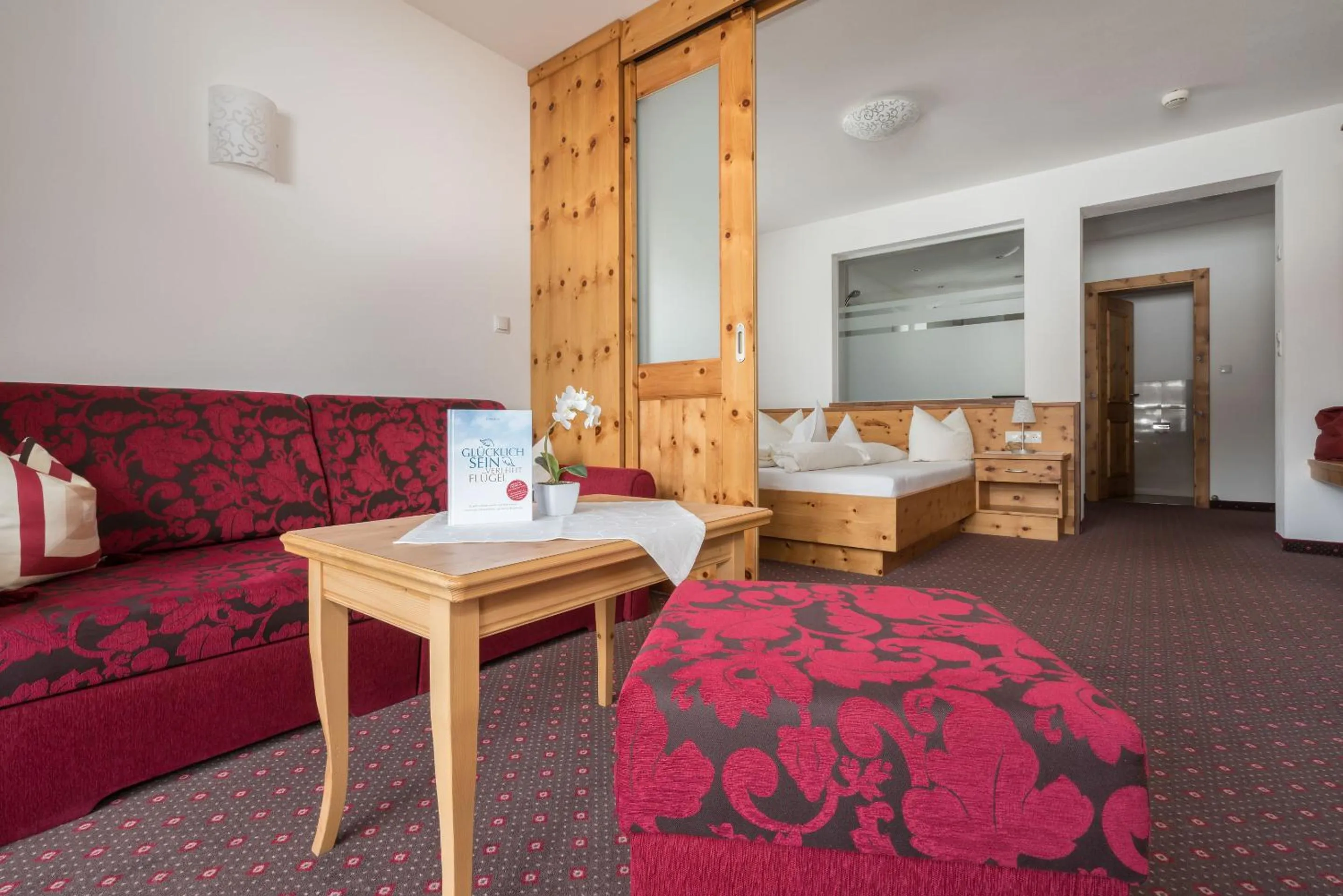 Photo of the whole room, Bed in Tauferberg