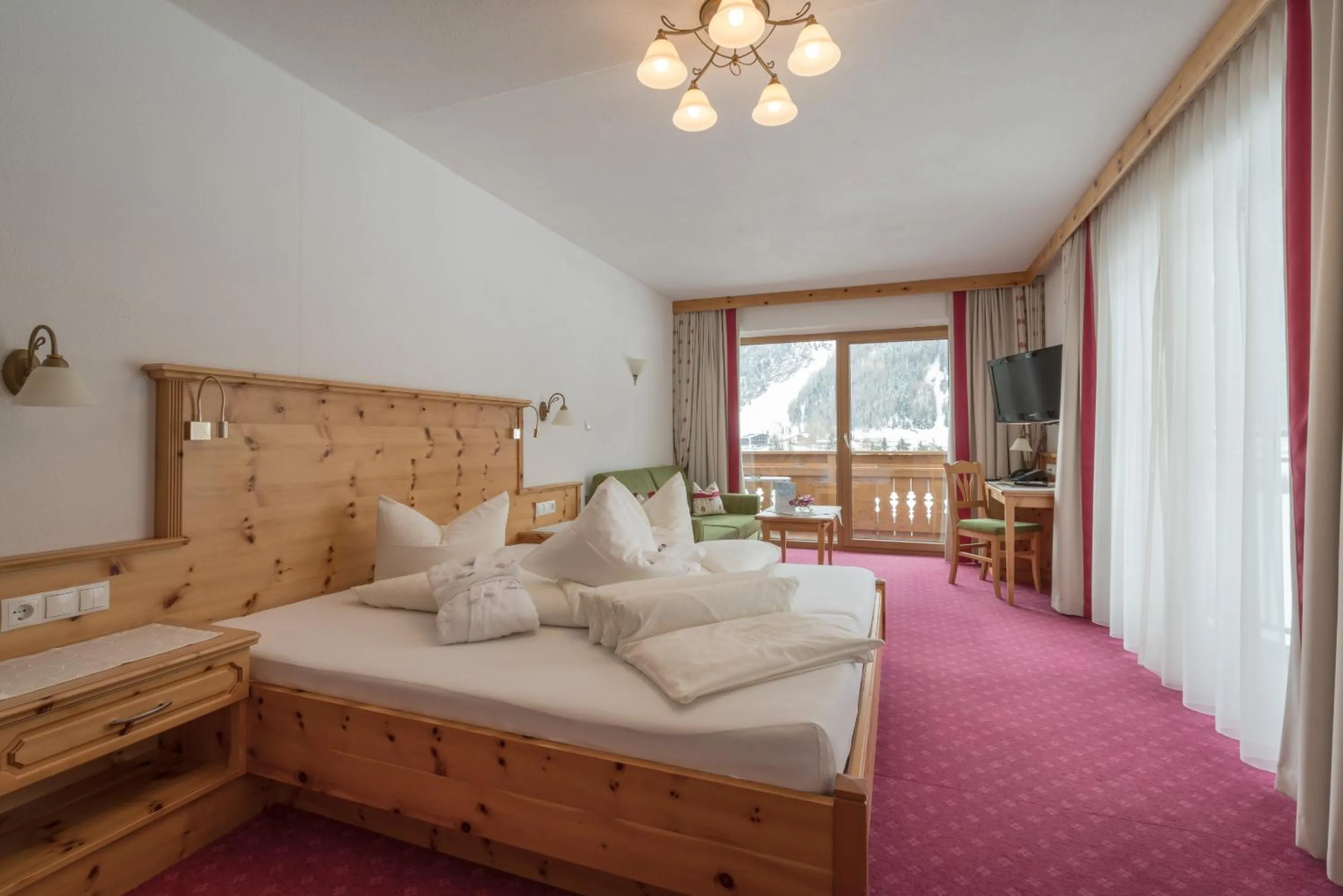 Photo of the whole room, Bed in Tauferberg