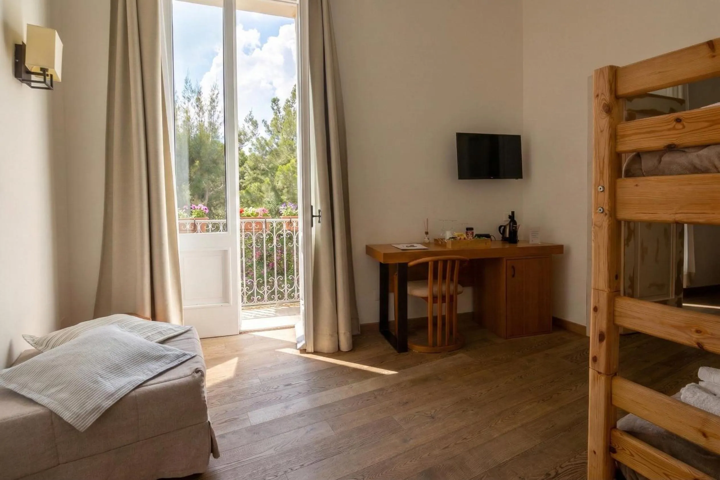 Balcony/Terrace, Bed in B&B Il Palazzotto di Luca Luxury Suites