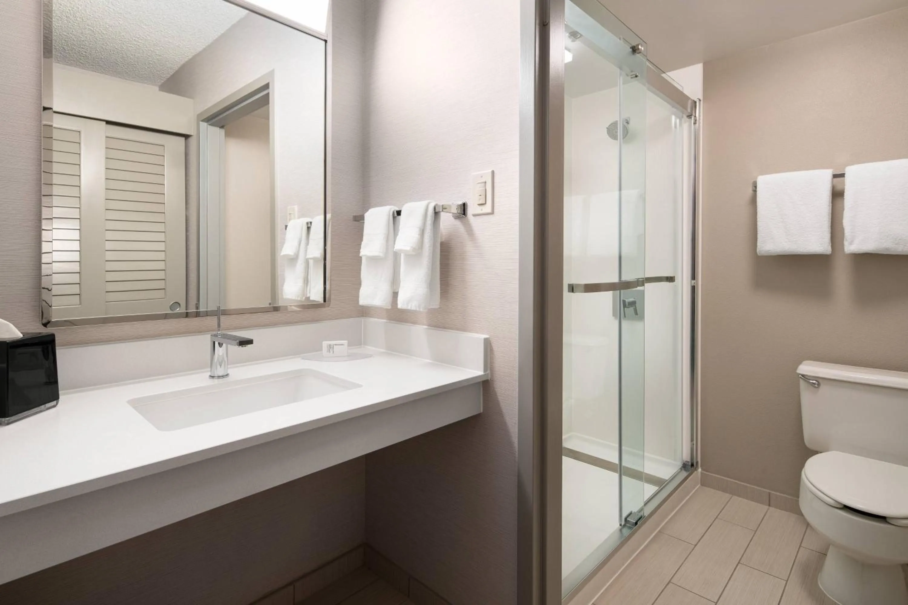 Bathroom in Courtyard by Marriott Bakersfield