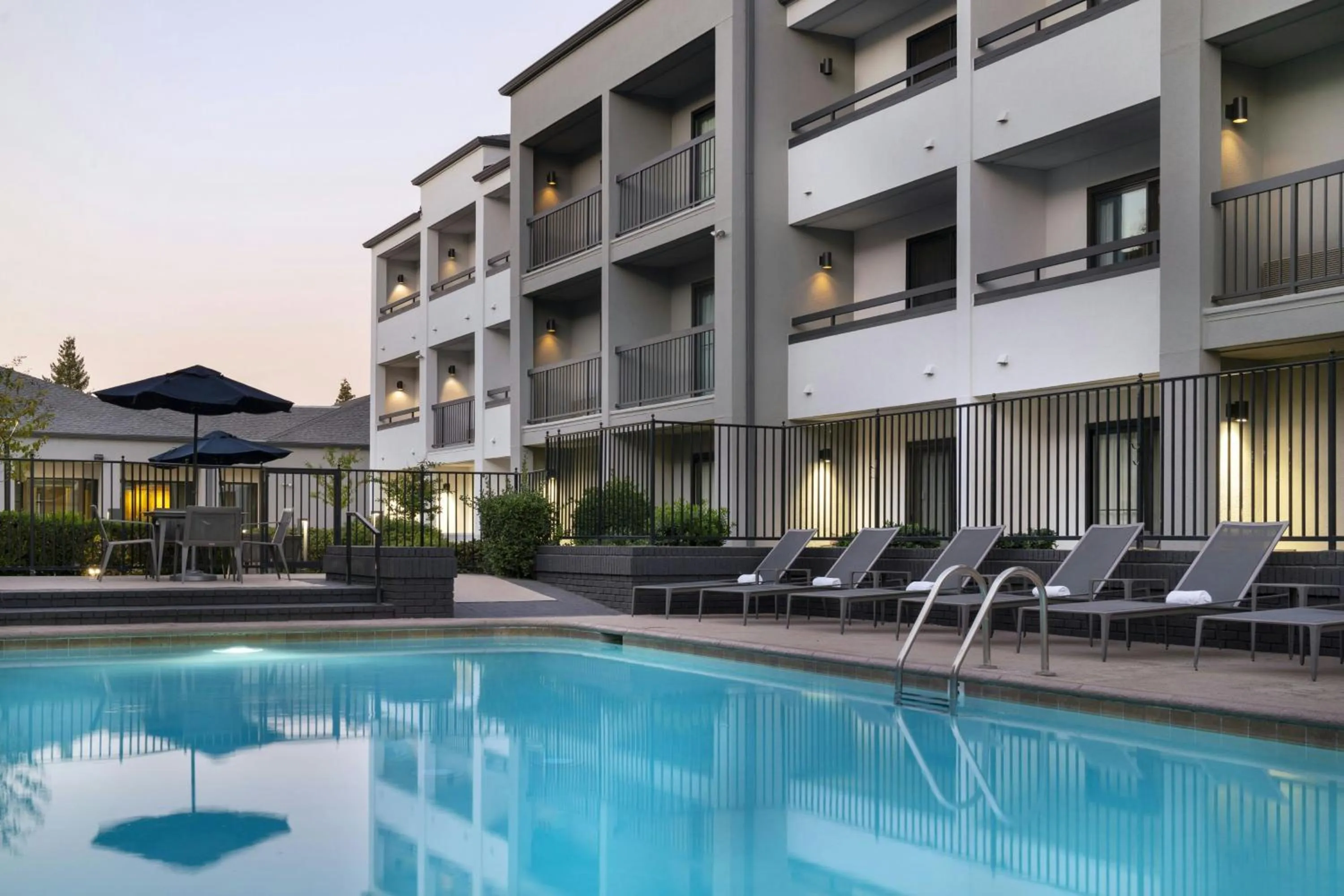 Swimming pool in Courtyard by Marriott Bakersfield