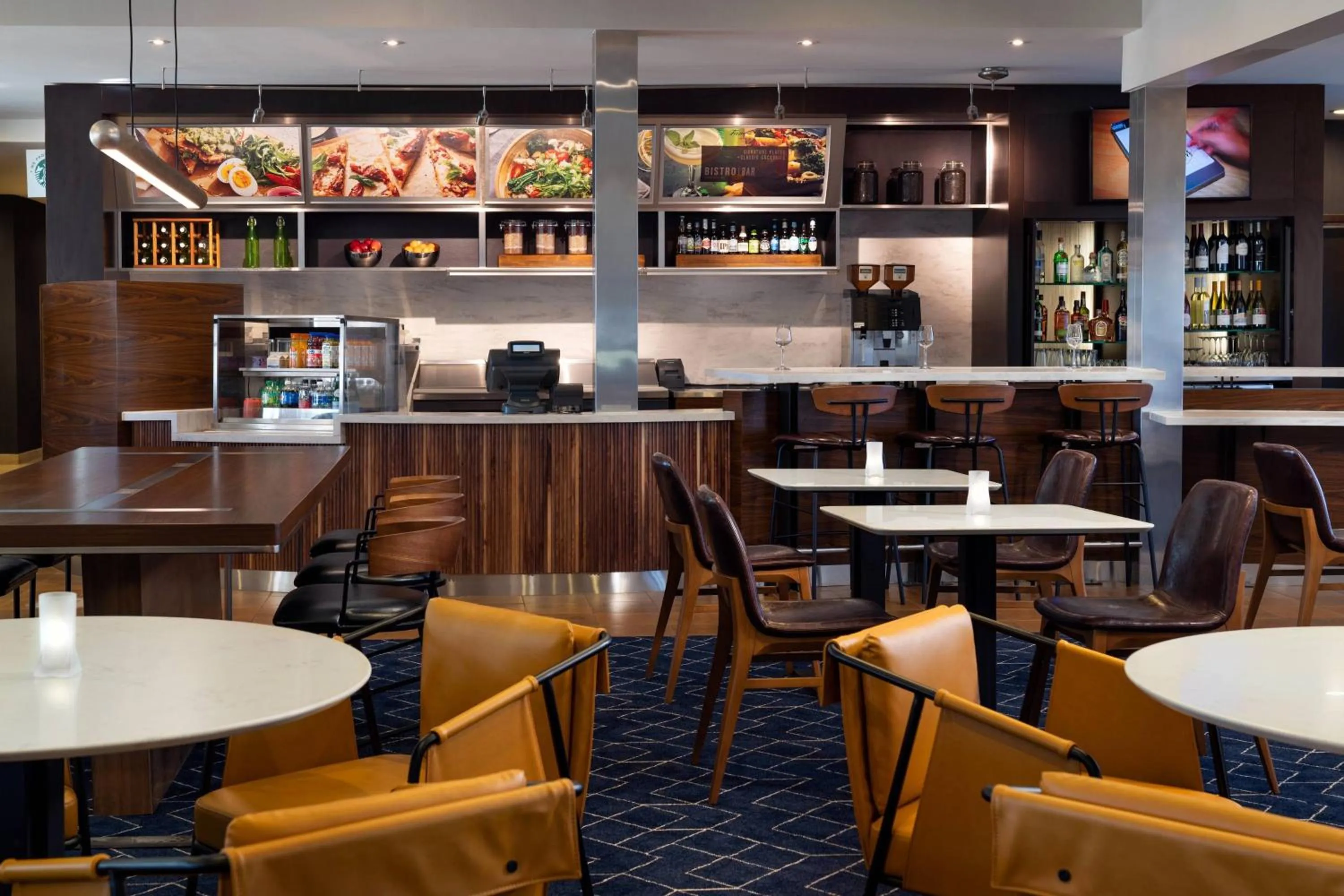 Restaurant/places to eat in Courtyard by Marriott Bakersfield