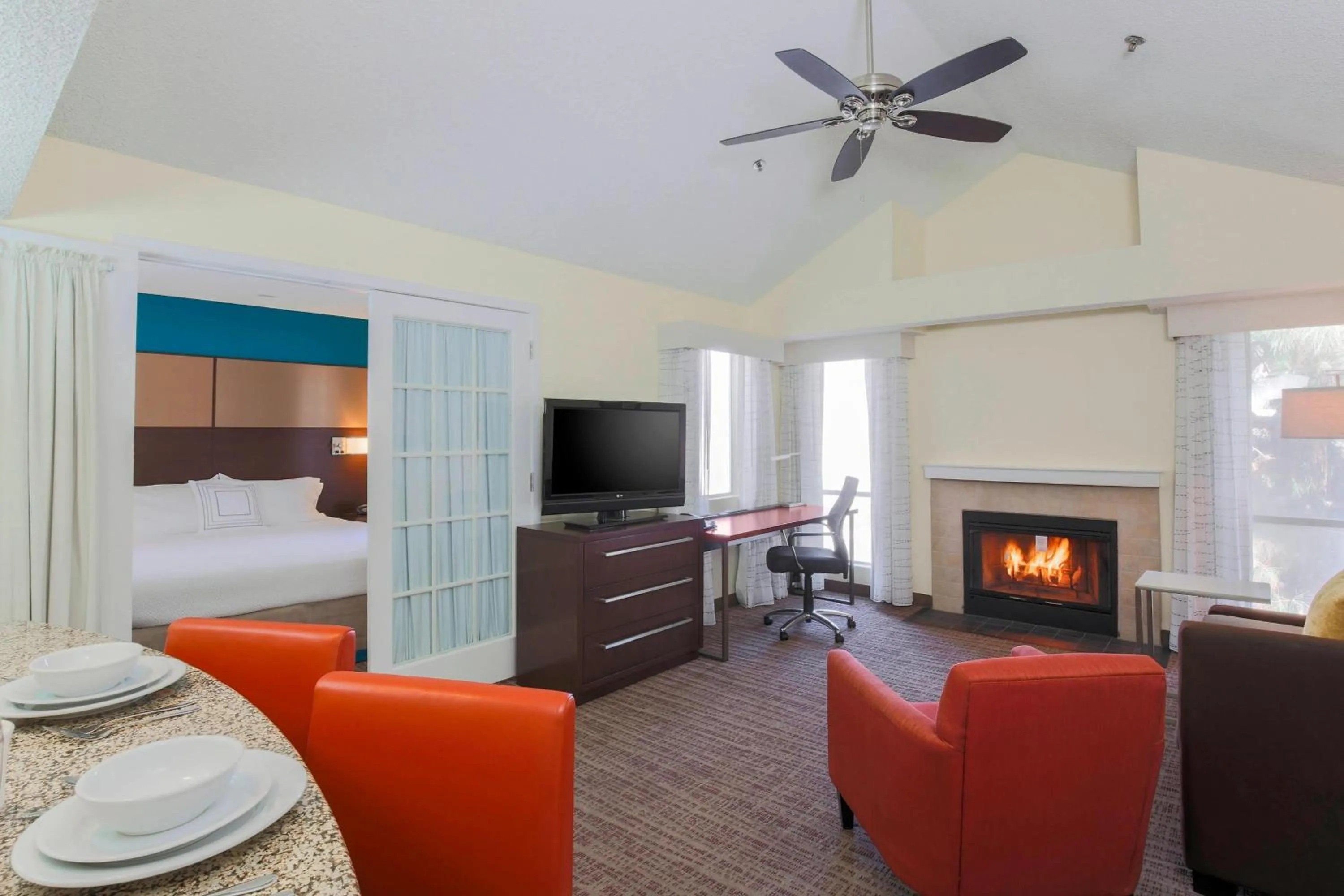 Living room, Bed in Residence Inn Bakersfield