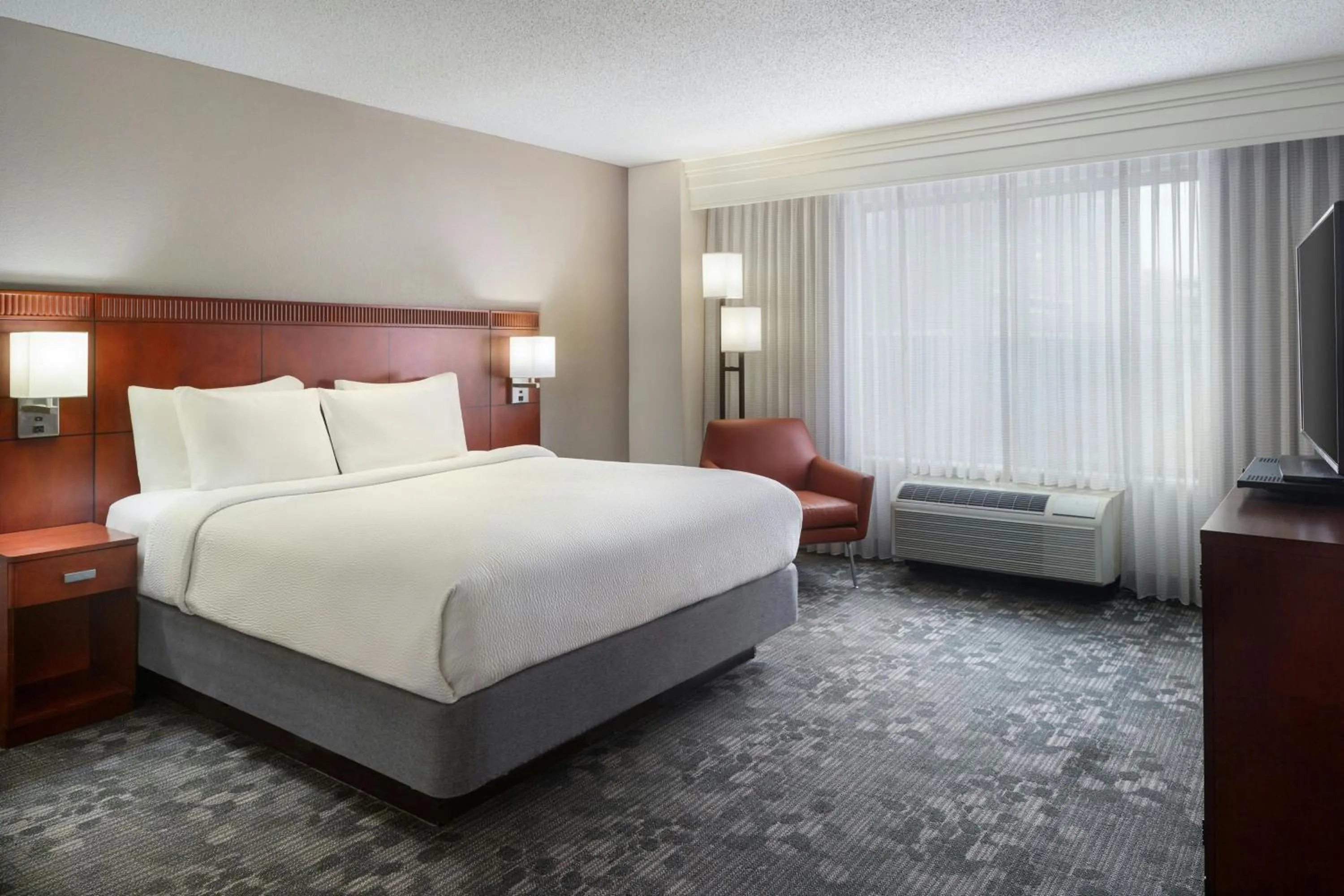 Bedroom, Bed in Courtyard by Marriott Birmingham Downtown at UAB