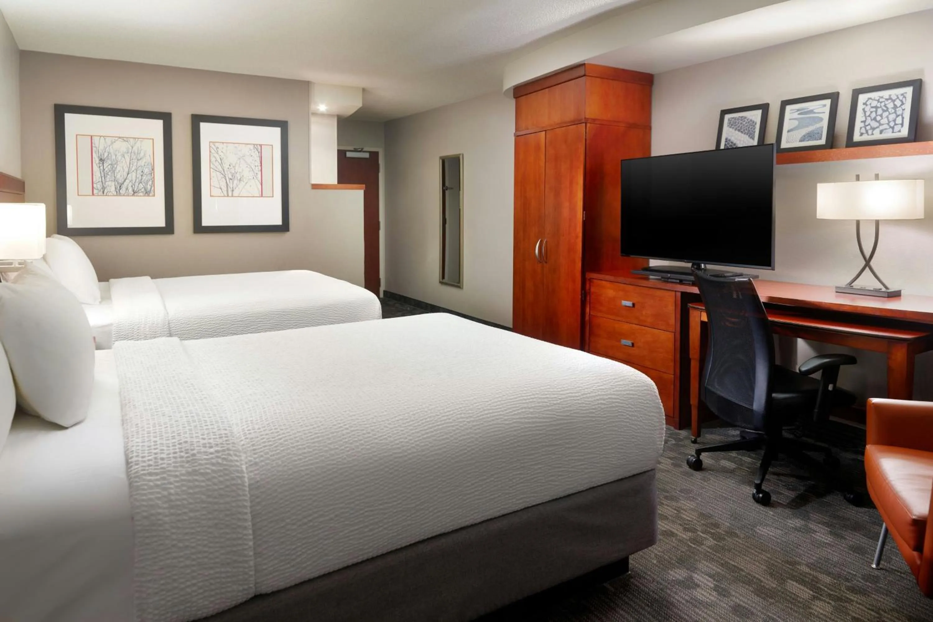 Photo of the whole room, Bed in Courtyard by Marriott Birmingham Downtown at UAB