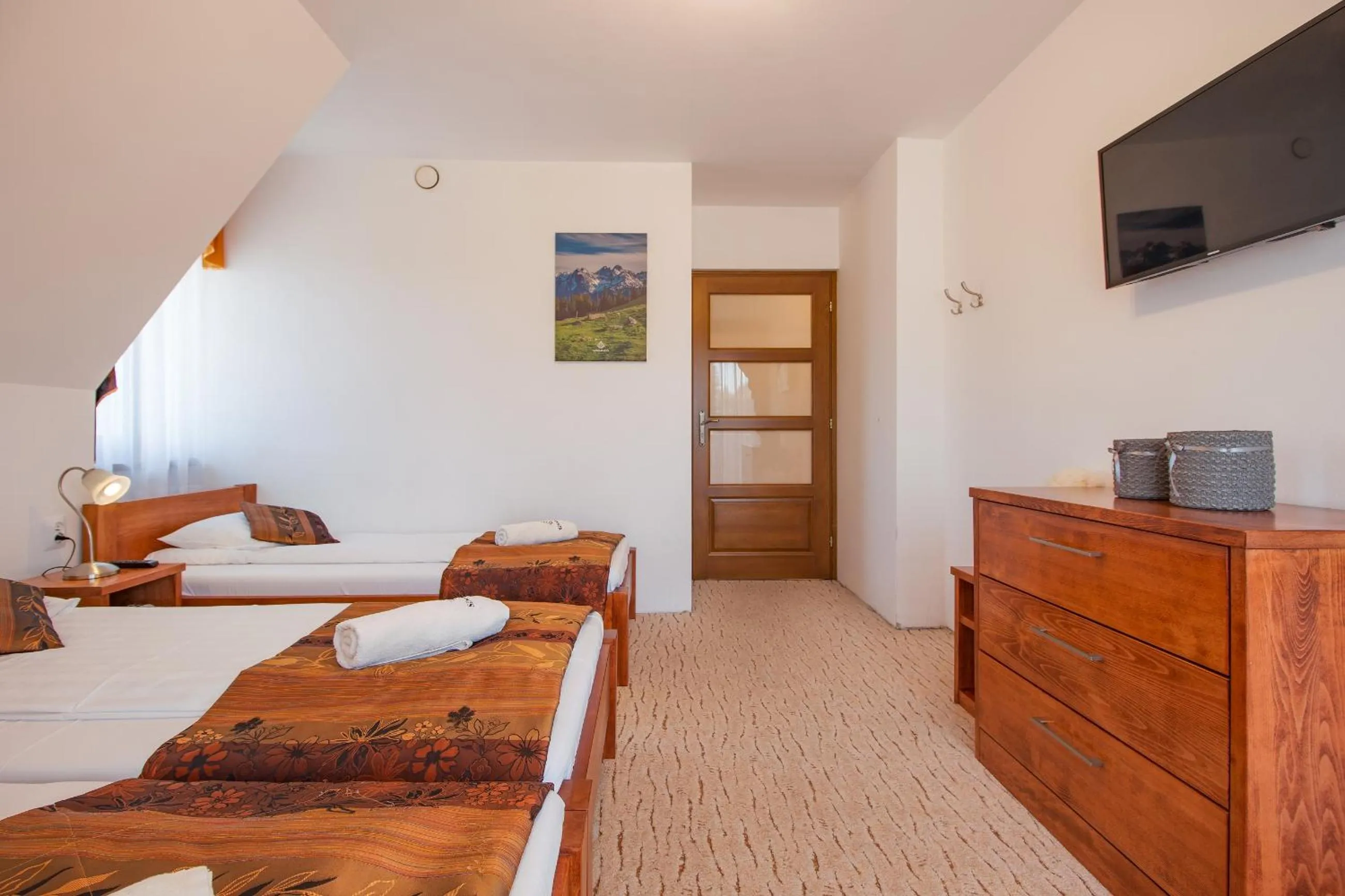 Bed in WILLA SZMARAGD - Stoki Narciarskie - Zniżki na Termy - Sauna - Bilard