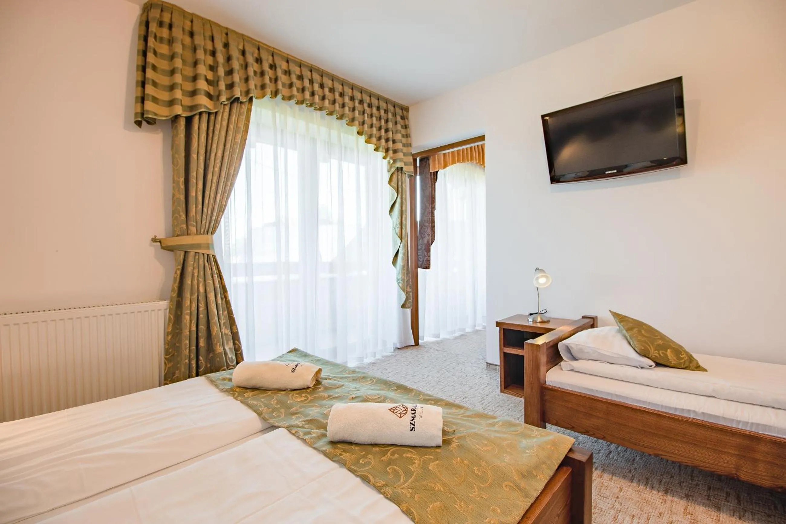 Bed in WILLA SZMARAGD - Stoki Narciarskie - Zniżki na Termy - Sauna - Bilard