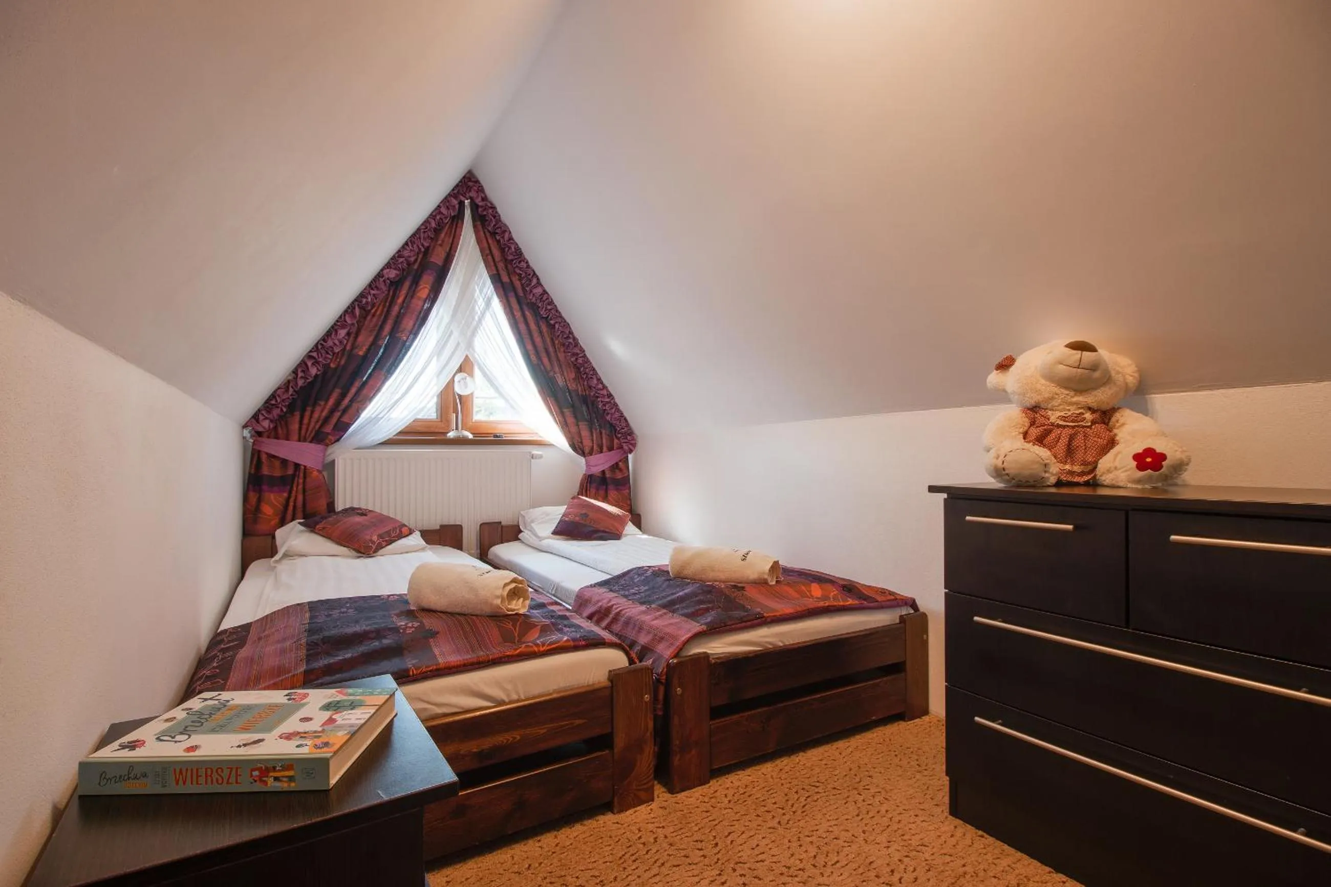 Bed in WILLA SZMARAGD - Stoki Narciarskie - Zniżki na Termy - Sauna - Bilard