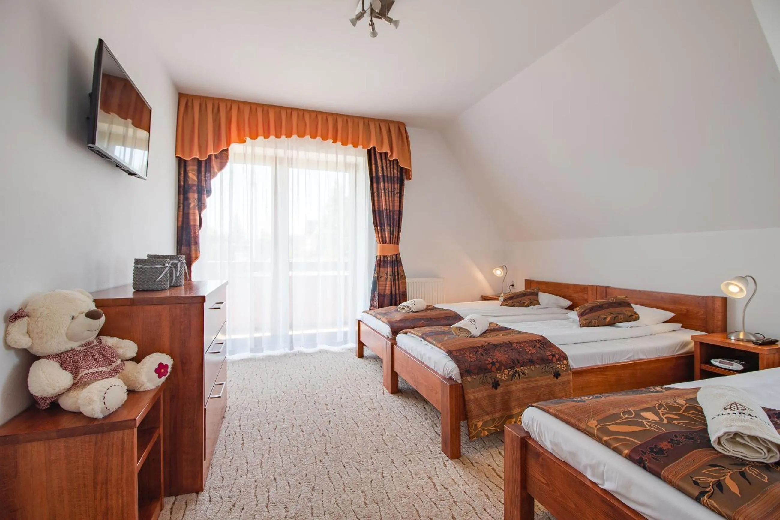 Bed in WILLA SZMARAGD - Stoki Narciarskie - Zniżki na Termy - Sauna - Bilard